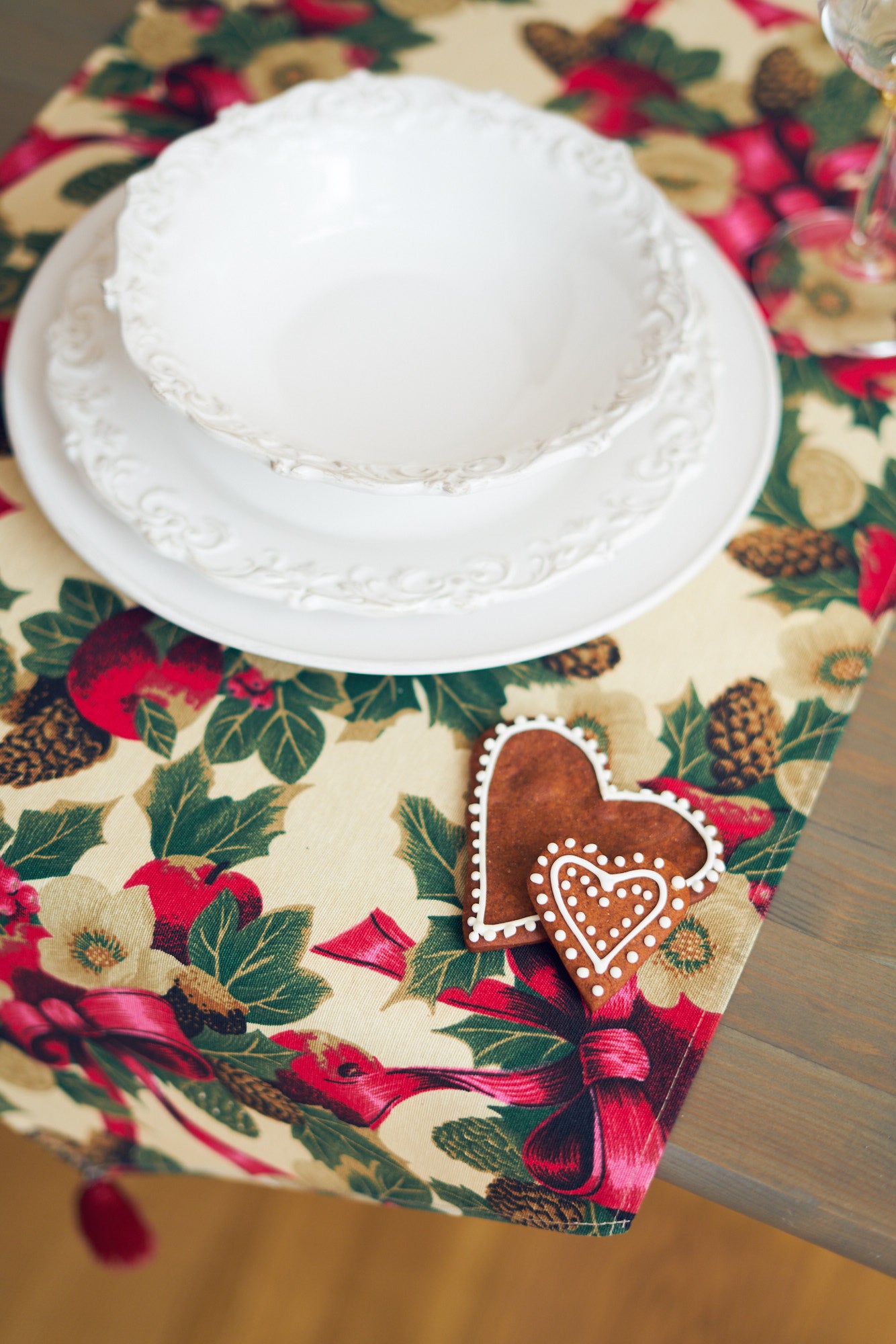 Winter Table runner with Tassels | Beige Christmas flowers