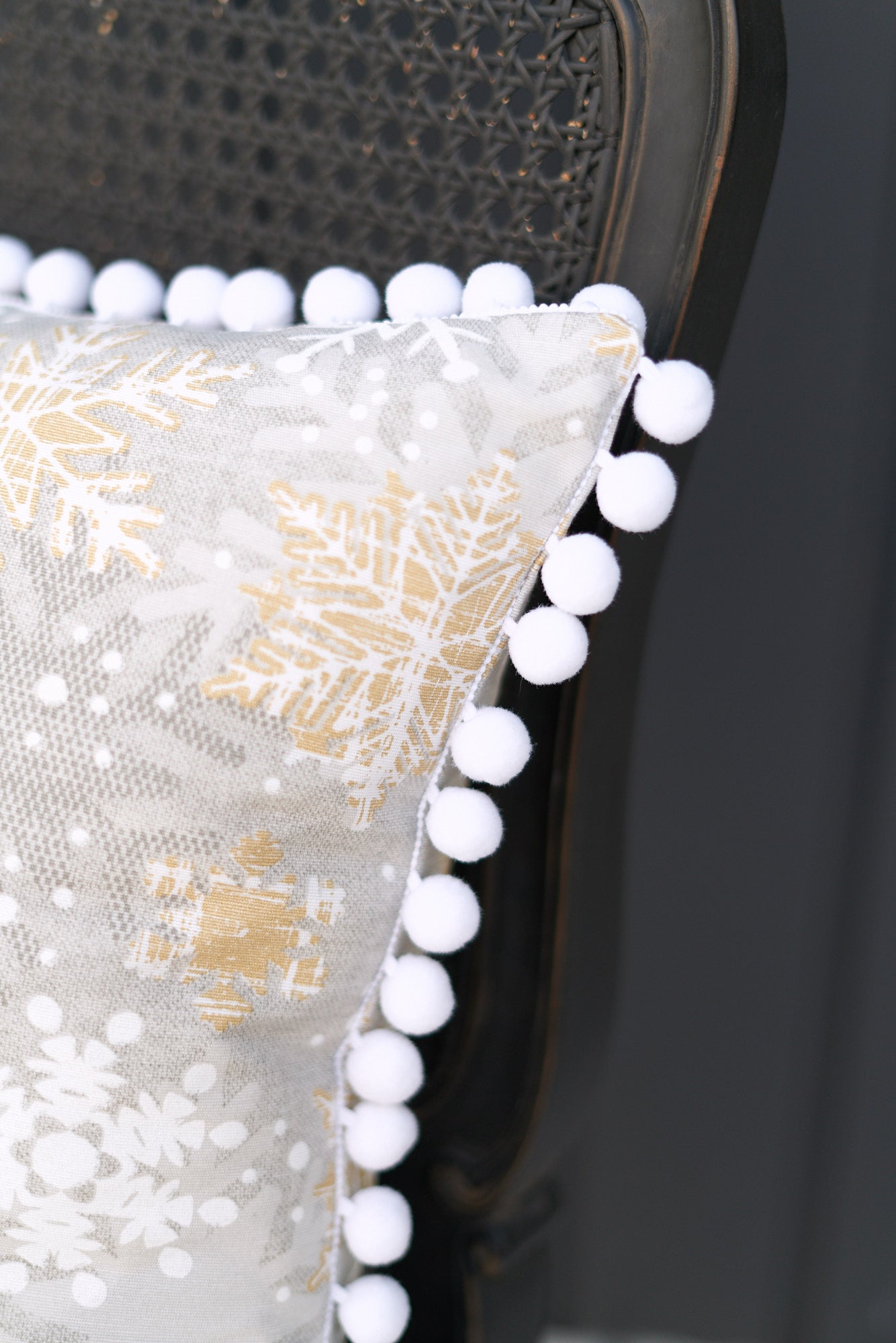 Winter motive Pillowcase with snowflake print, Cottom-Poly mix | TeaLurex Oro