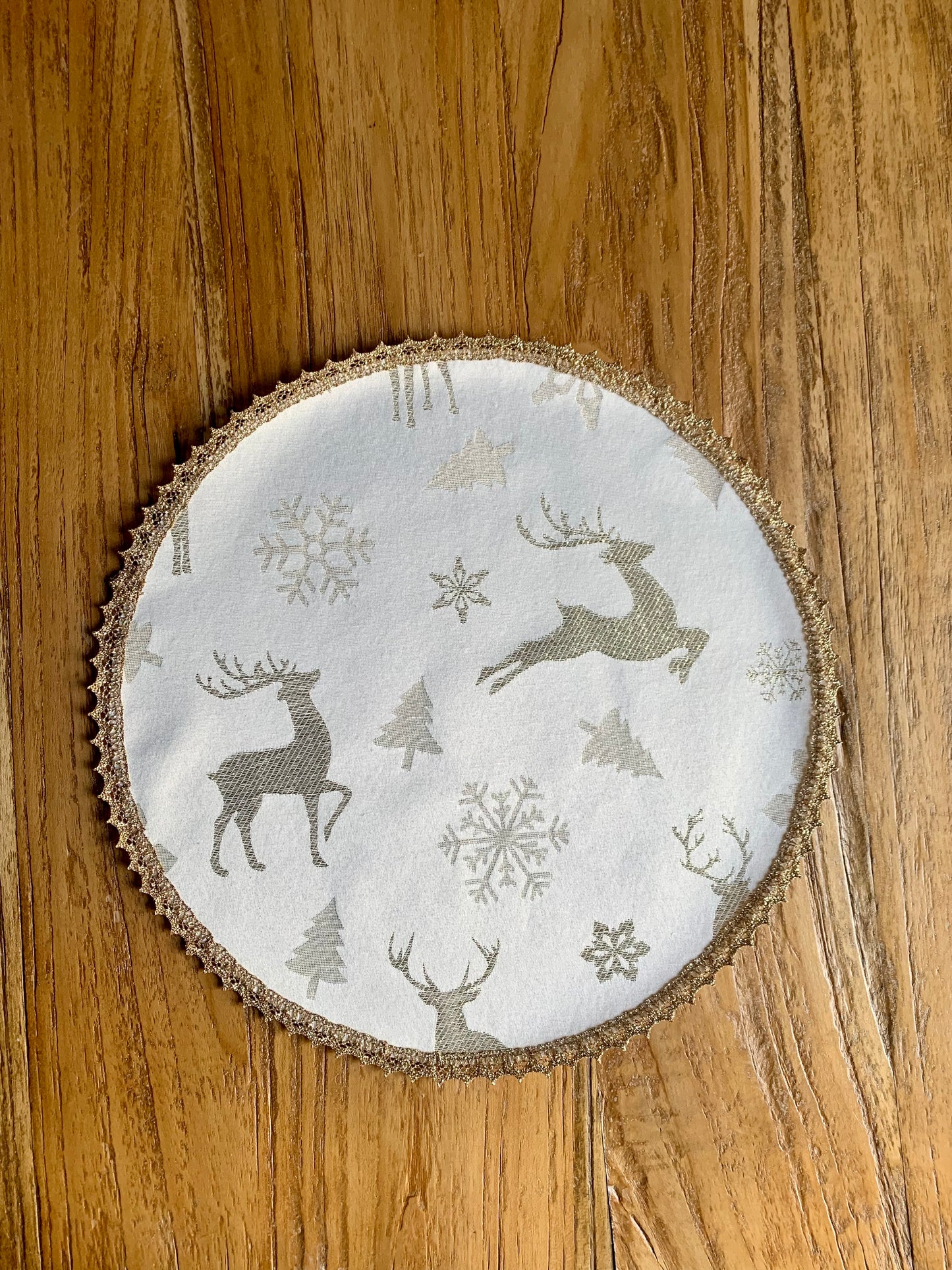 Christmas motive Round Placement with golden dear and snowflake print, Cottom-Poly mix | Copos Oro