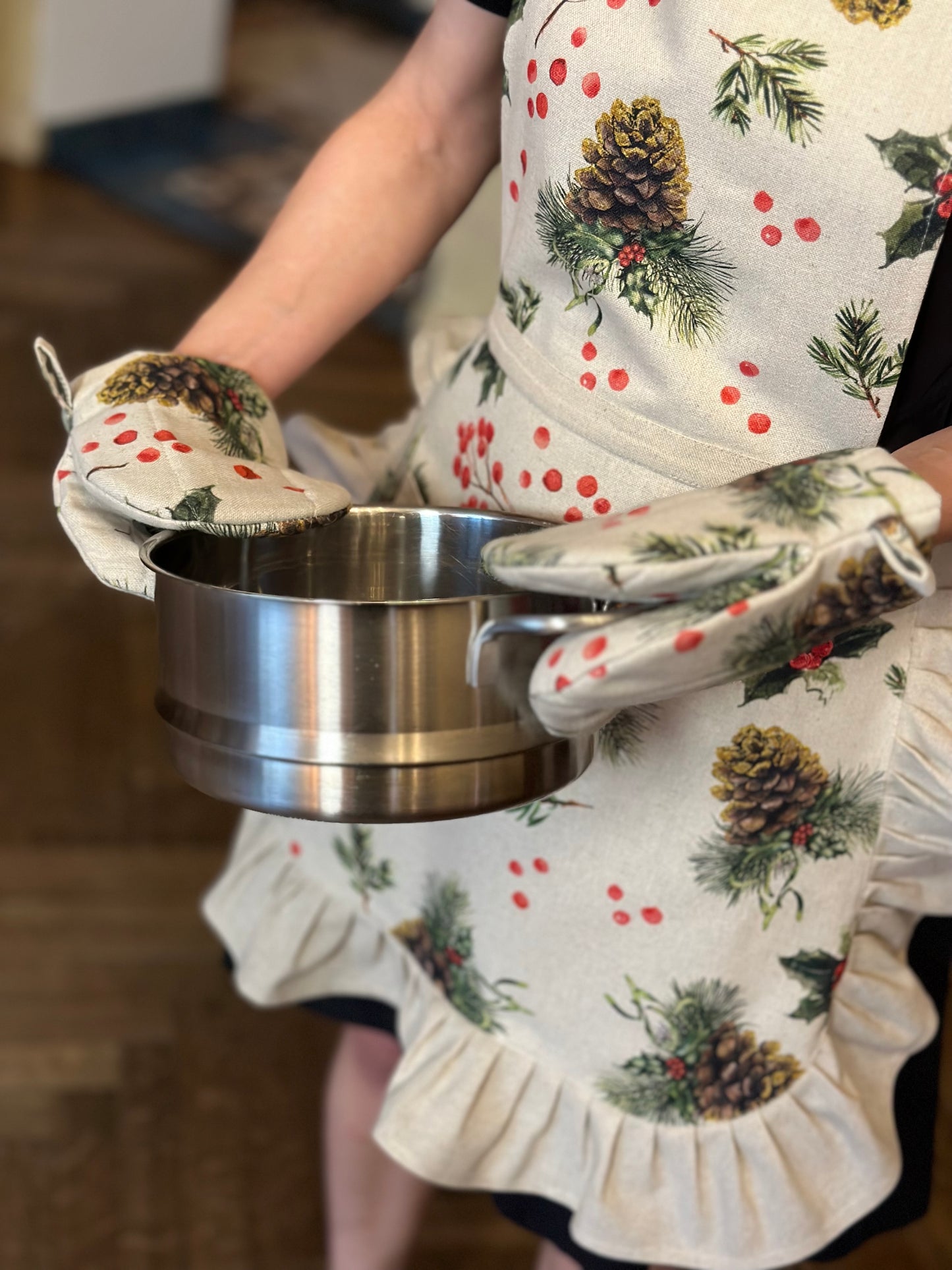 Christmas Oven Glove Small with Double Wool Filling, Linen-Cotton Mix, Printed | Golden Pine