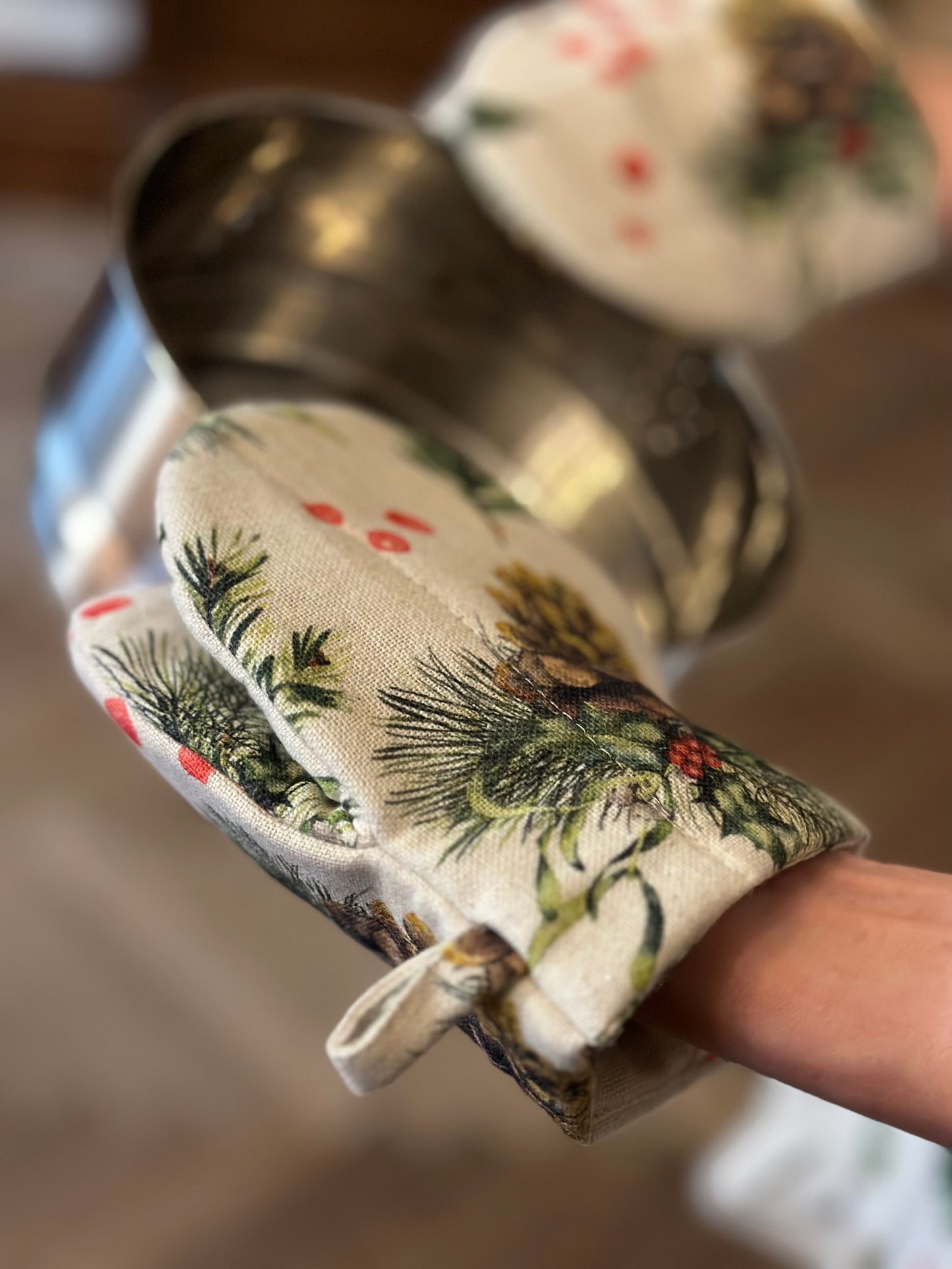 Christmas Oven Glove Small with Double Wool Filling, Linen-Cotton Mix, Printed | Golden Pine