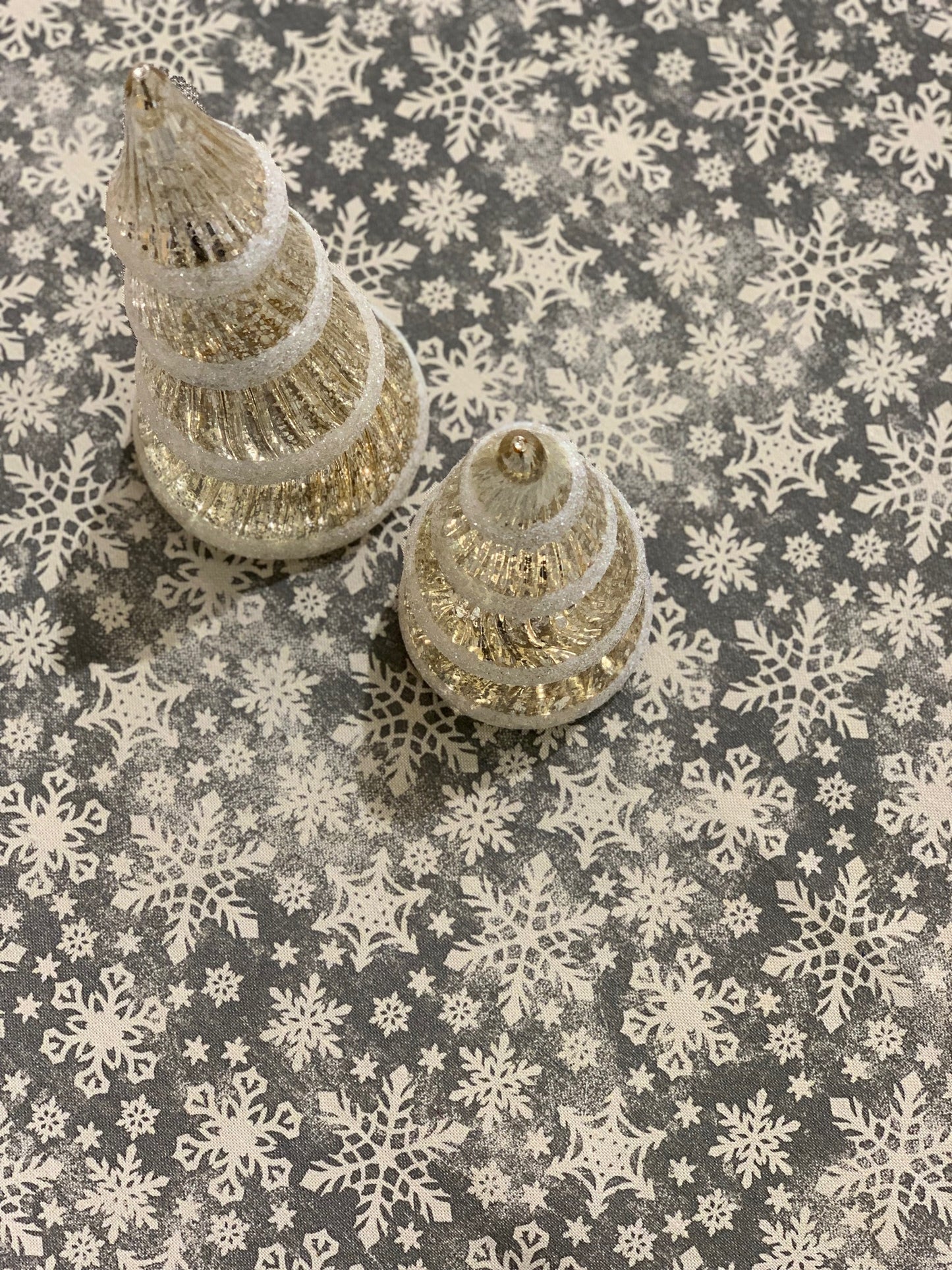 Round grey Christmas motive Tablecloth with snowflake print
