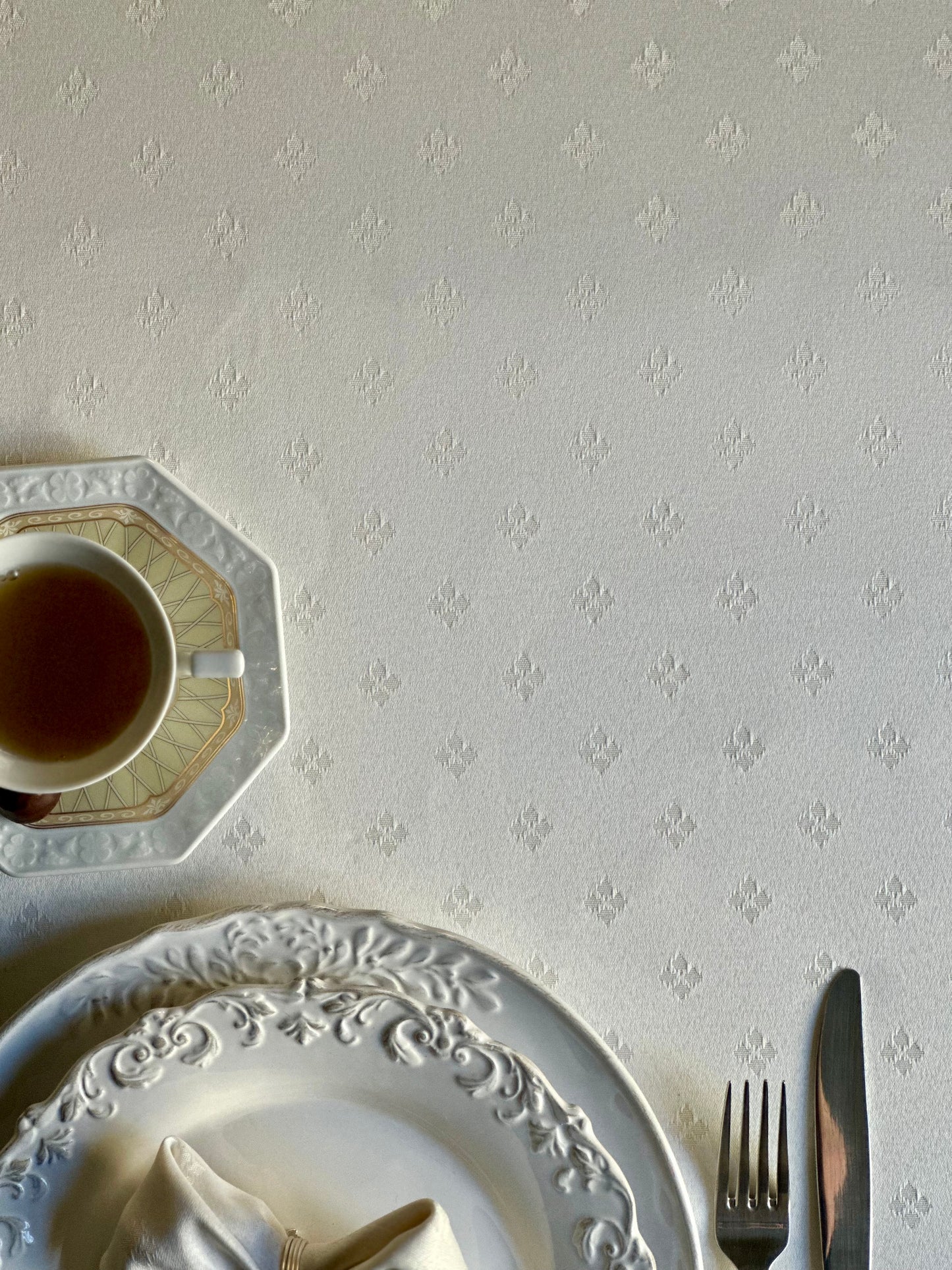 Classic white tablecloth with an ornament, Cotton-Poly mix | Classic Dinner