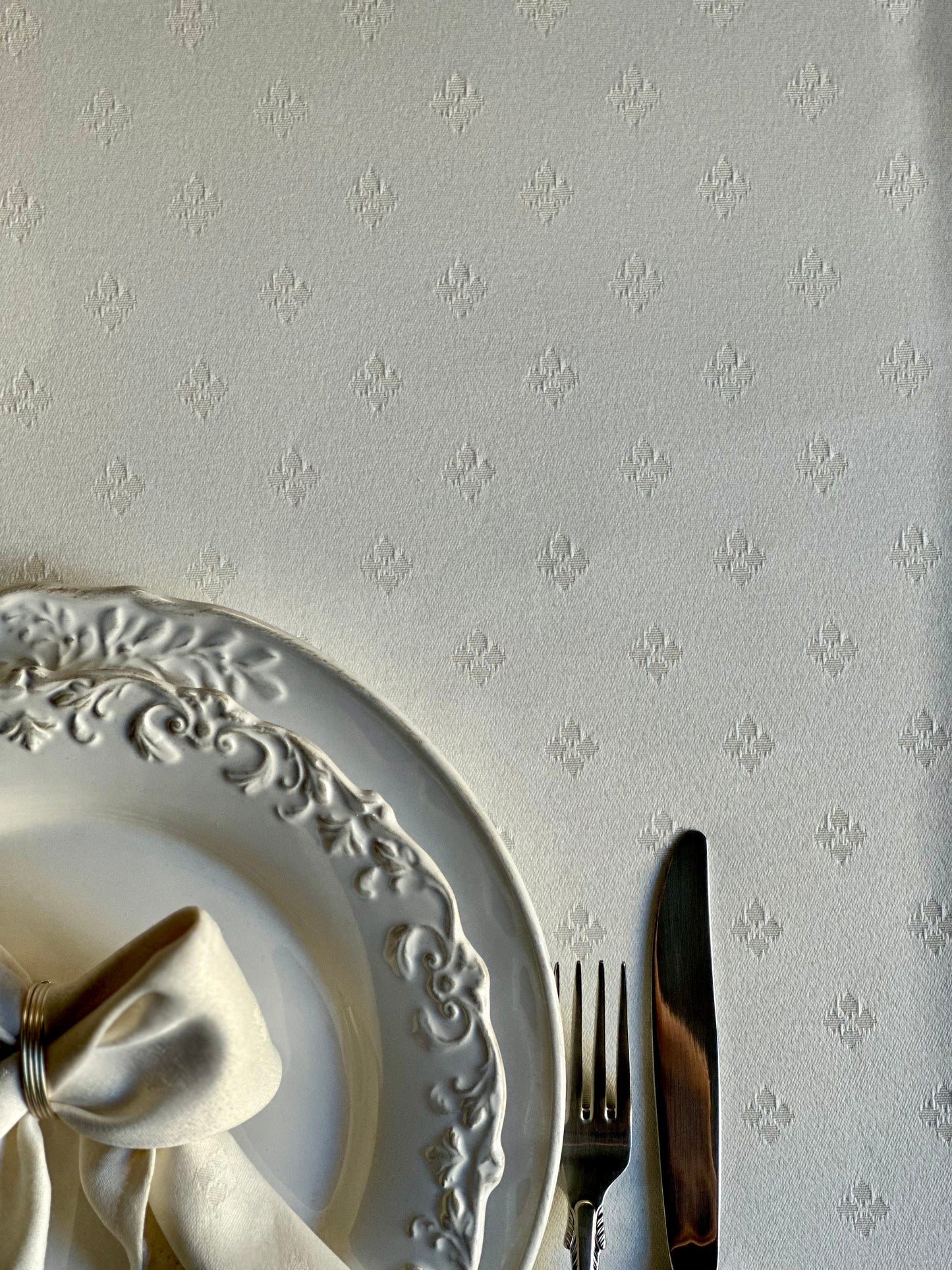 Classic white tablecloth with an ornament, Cotton-Poly mix | Classic Dinner