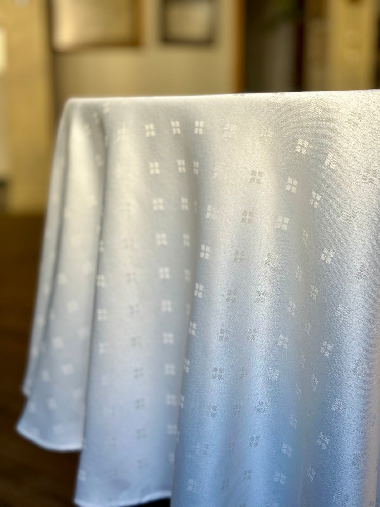 Round Classic white tablecloth with an ornament, Cotton-Poly mix | Classic Dinner
