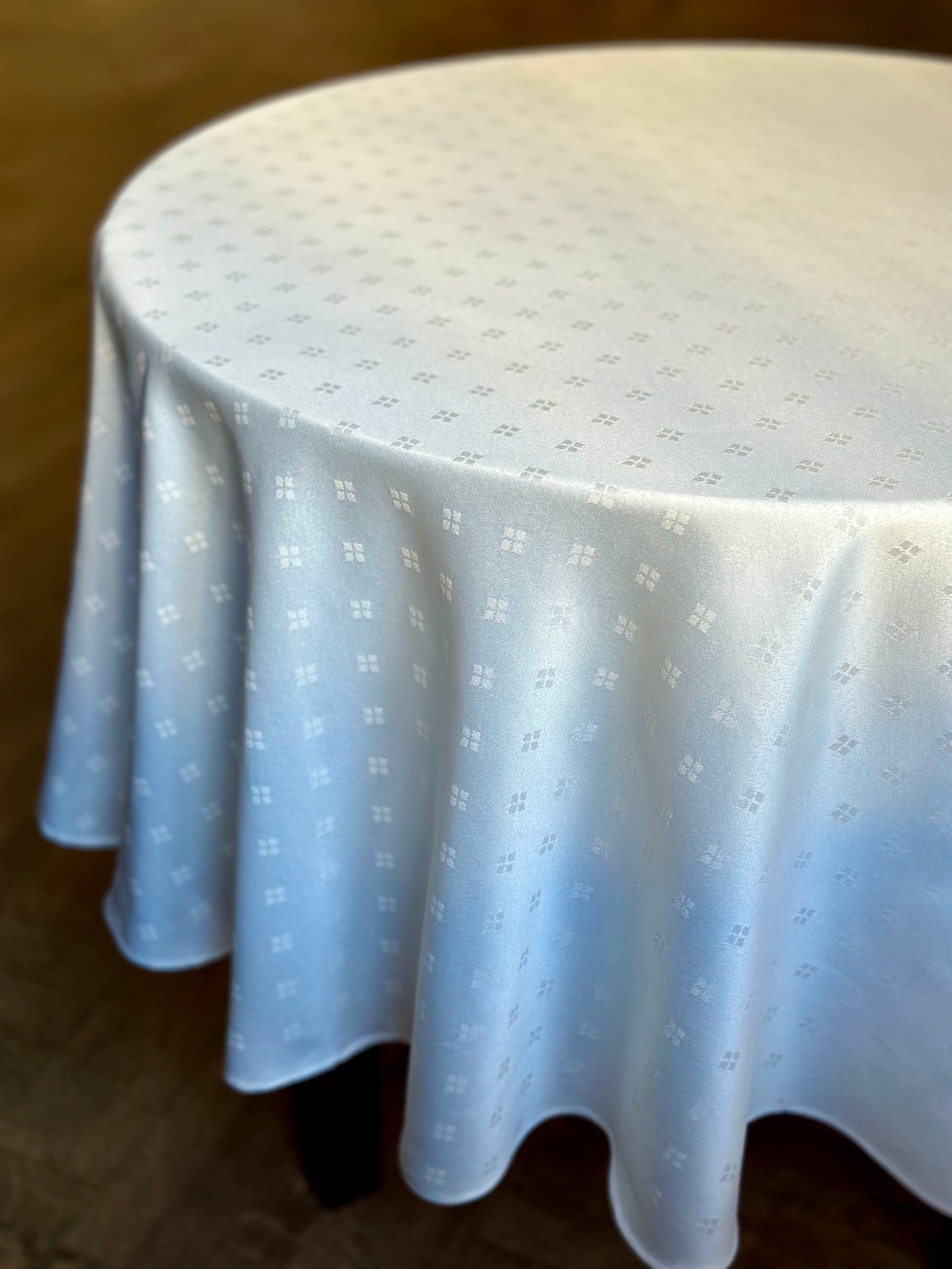 Round Classic white tablecloth with an ornament, Cotton-Poly mix | Classic Dinner