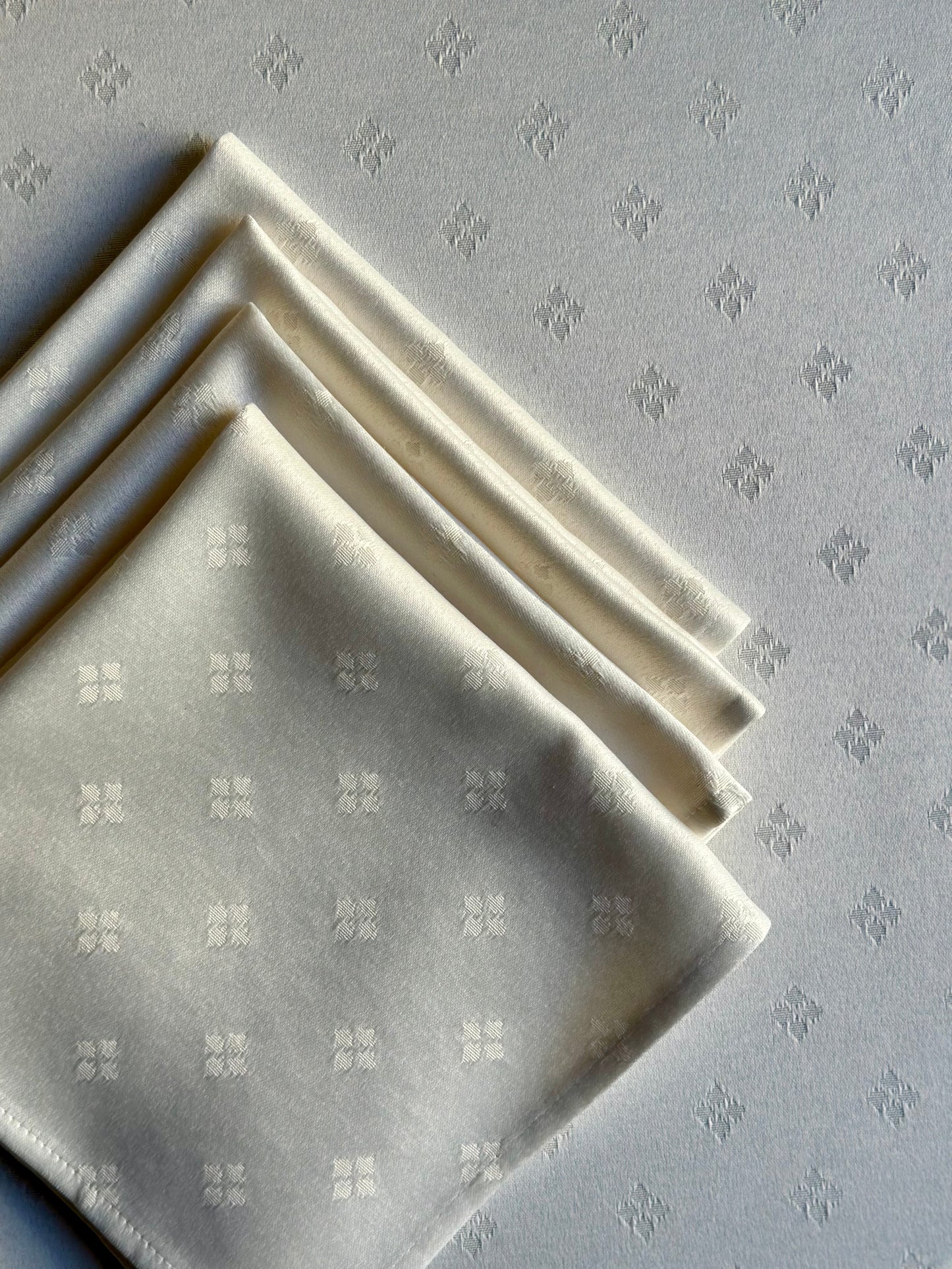 Classic napkin with an ornament | Classic Dinner