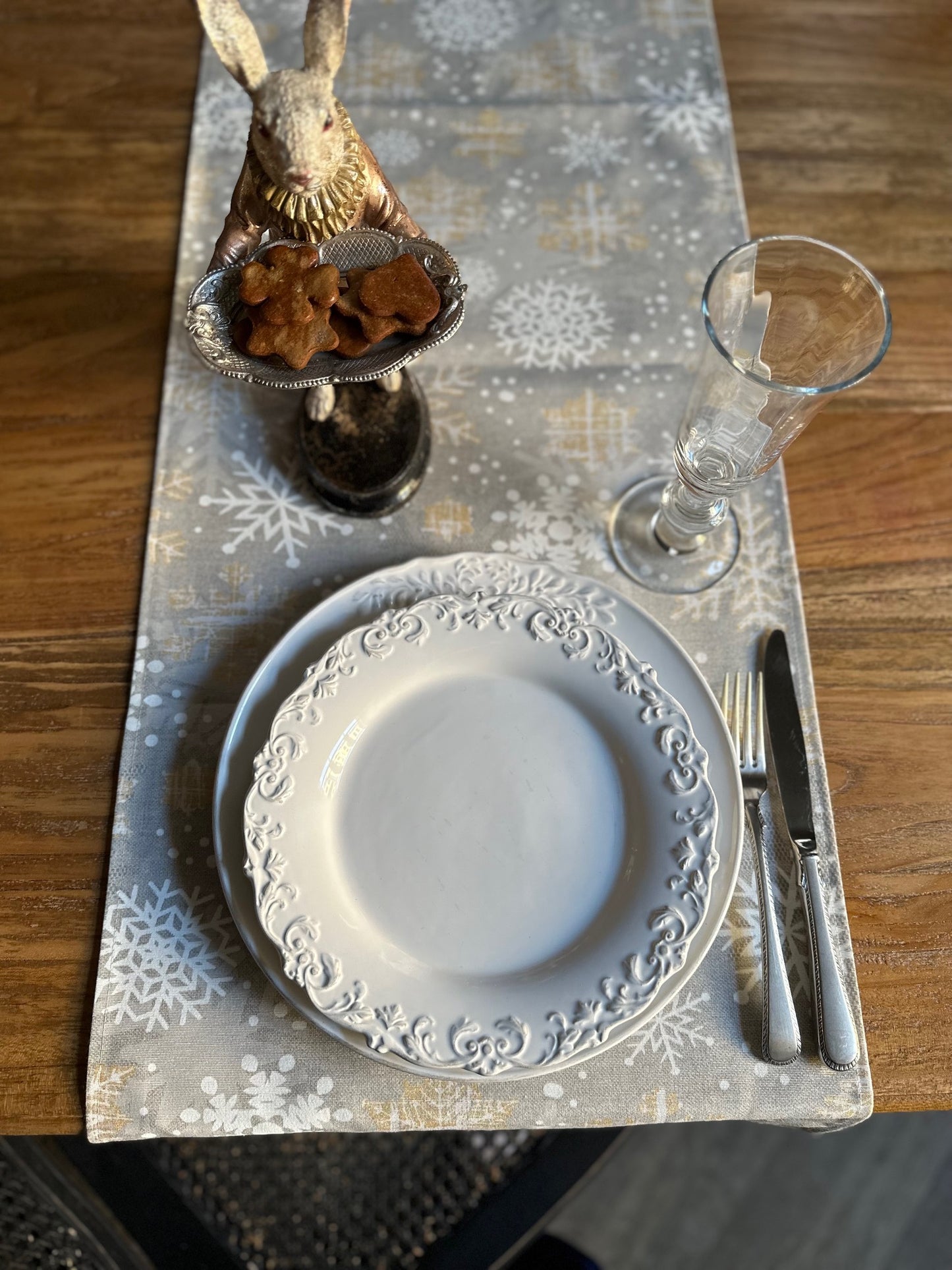 Winter motive Table runner with Tassels with snowflake print, Cottom-Poly mix | TeaLurex Oro