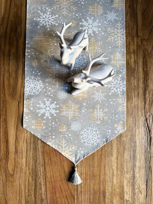 Winter motive Table runner with Tassels with snowflake print, Cottom-Poly mix | TeaLurex Oro