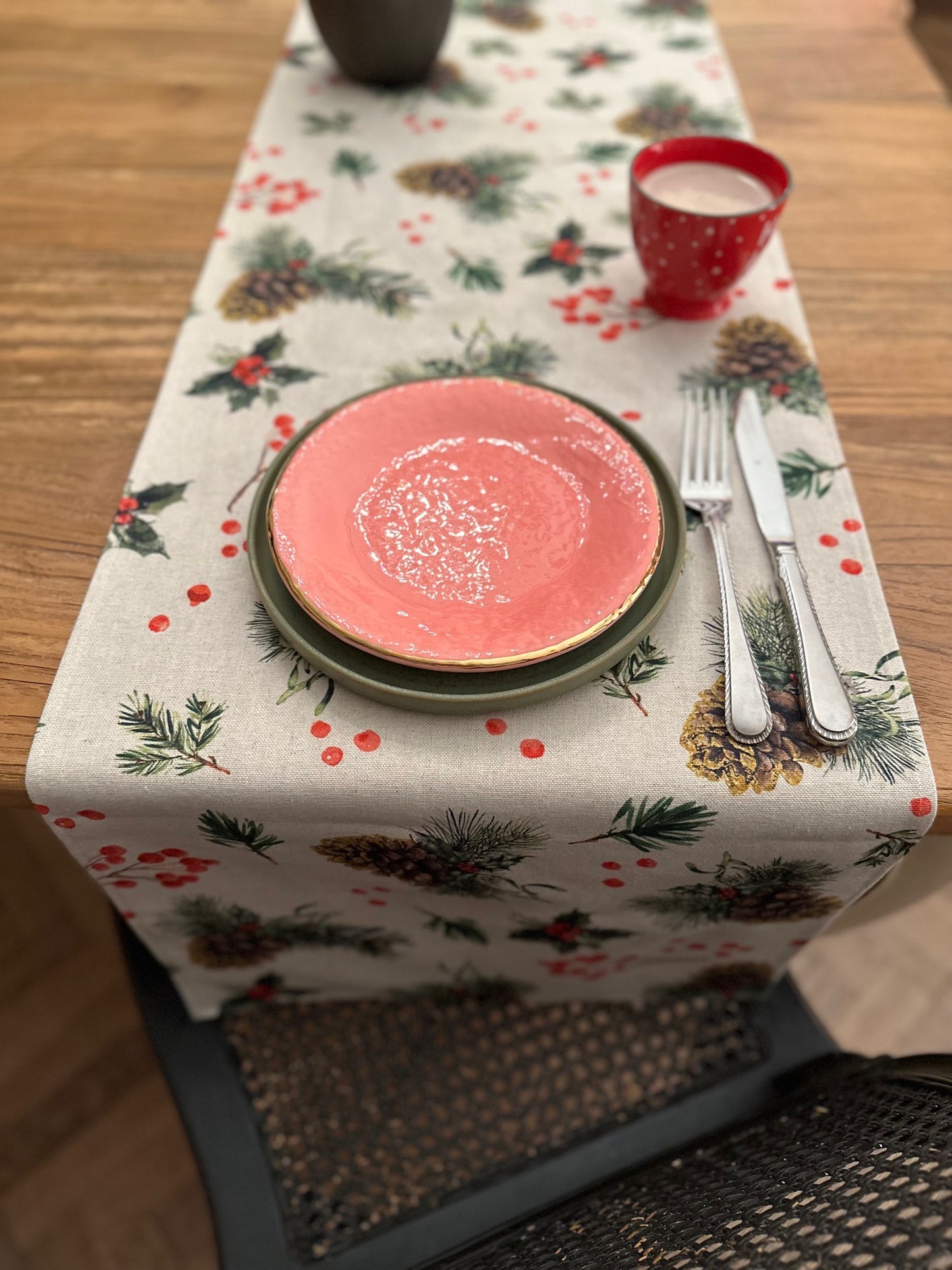 Light Christmas Table Runner, different sizes | Golden Pine