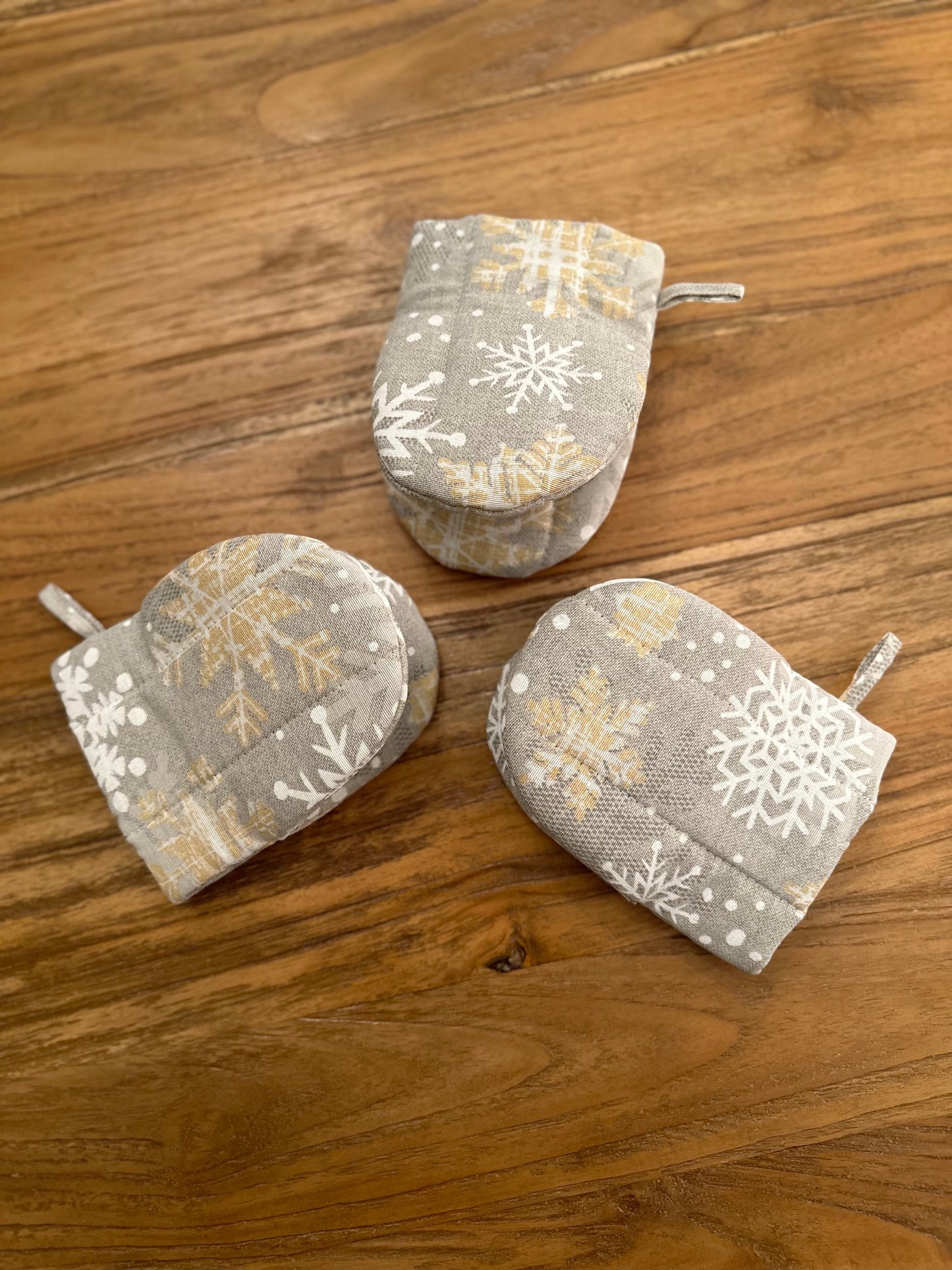 Winter motive Oven Glove with snowflake print, Cottom-Poly mix | TeaLurex Oro