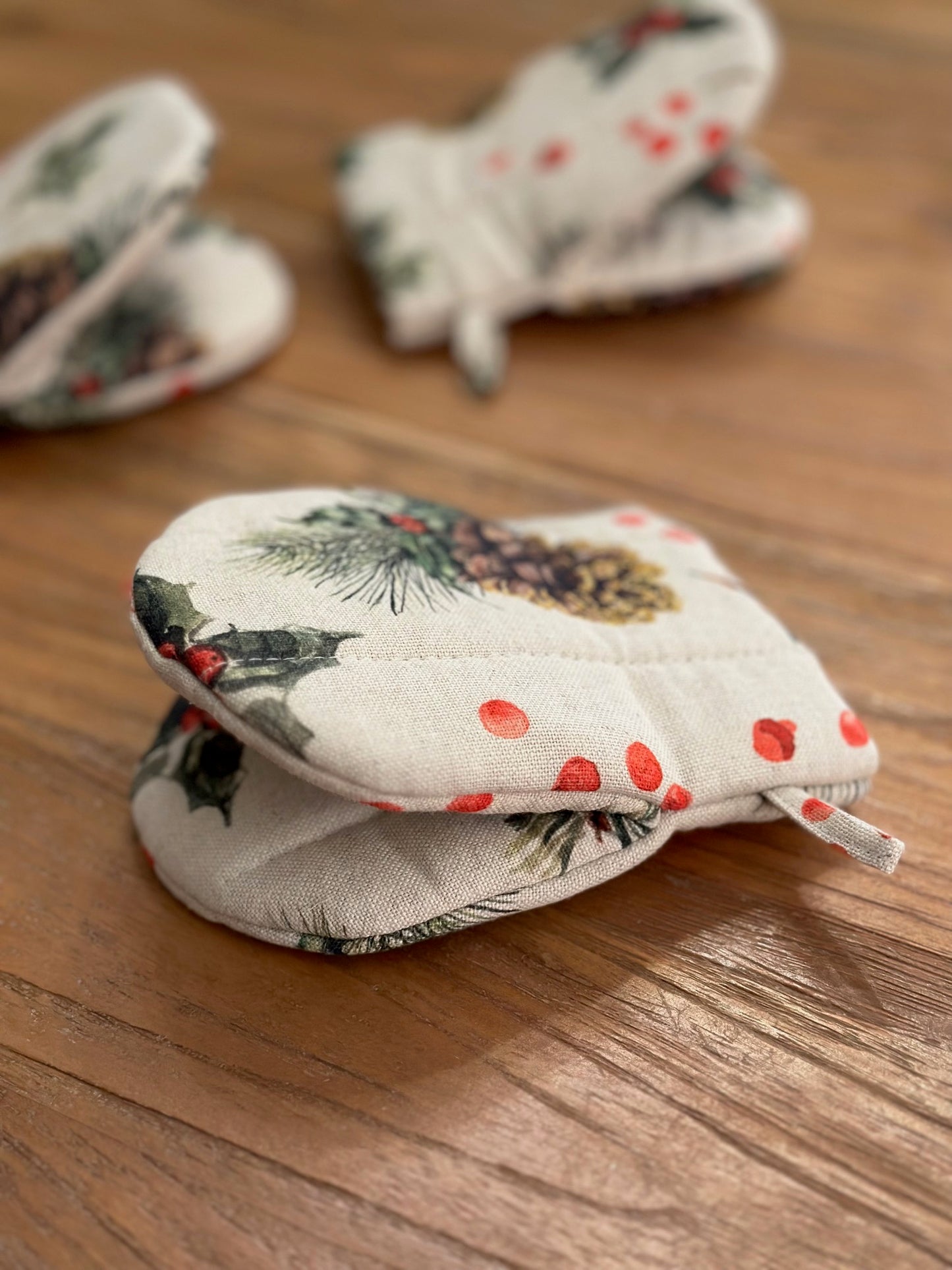 Christmas Oven Glove Small with Double Wool Filling, Linen-Cotton Mix, Printed | Golden Pine