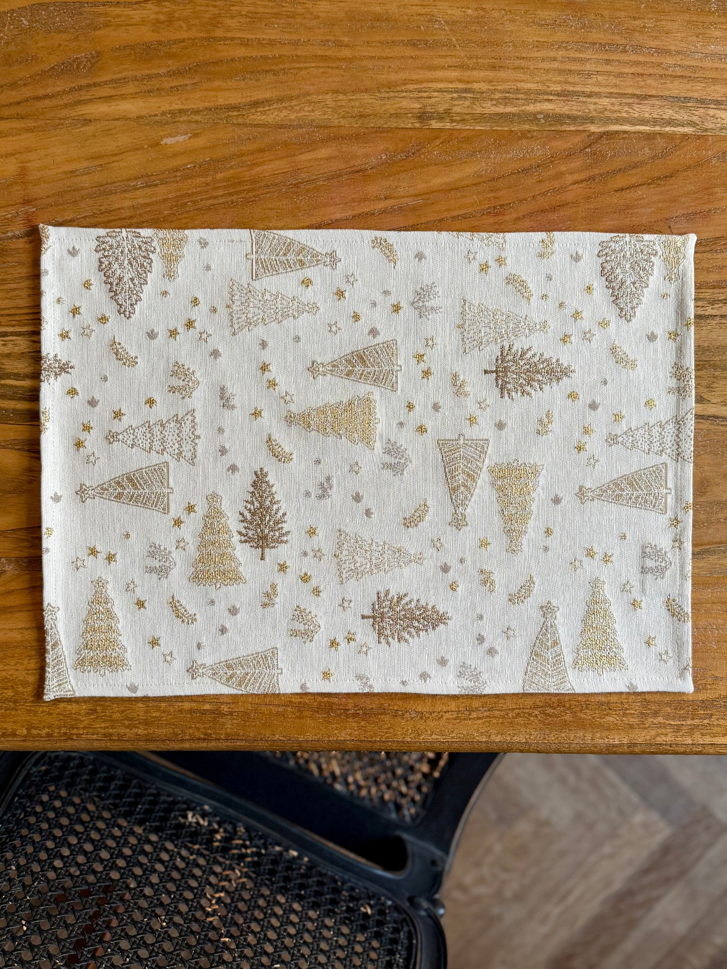 Light Christmas motive Placement | Golden Forest