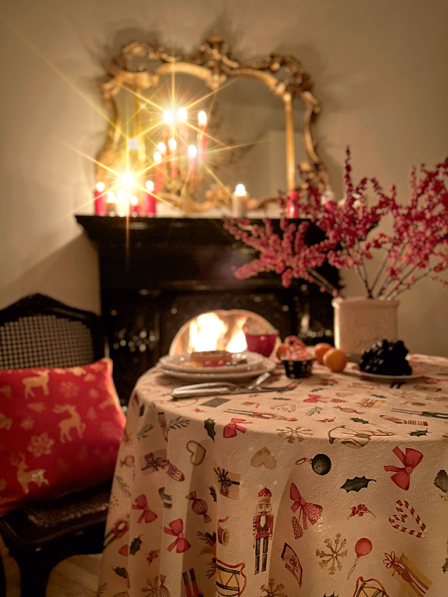 Christmas motive Round Tablecloth, Cottom-Poly mix | Christmas Story