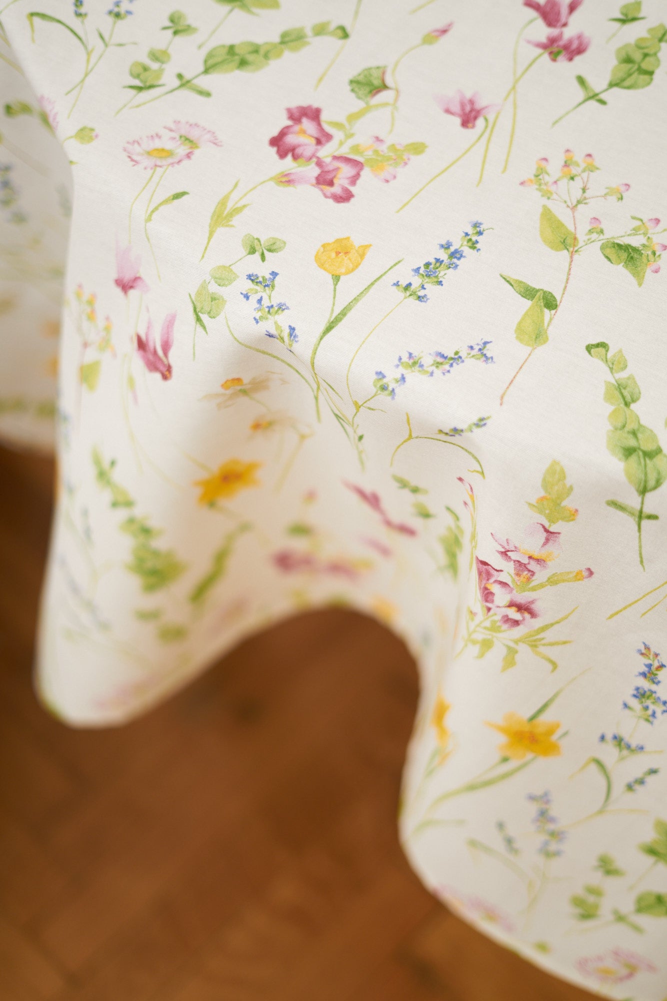 Round Tablecloth, Poly-Cotton Mix, Printed | Living Flowers