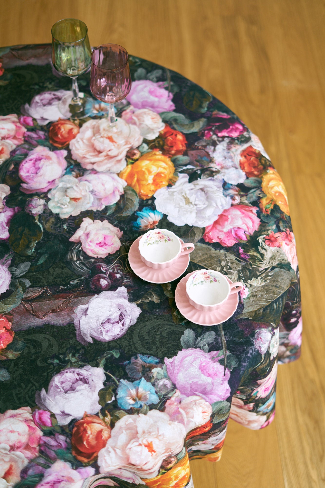 Round Tablecloth, Dark Floral 100% Cotton, Printed | Francine Black