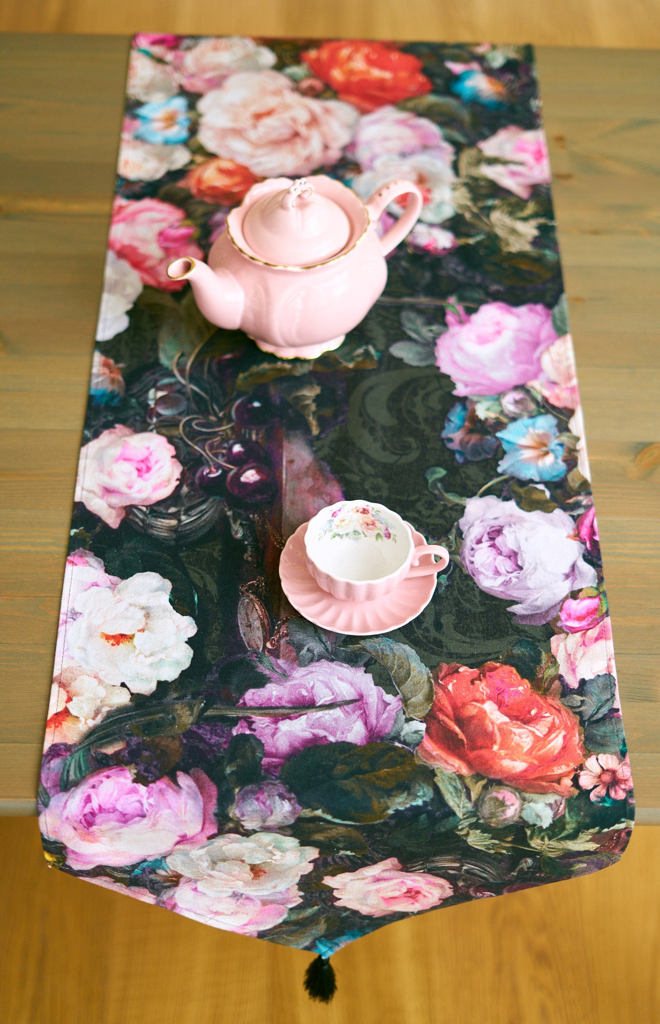 Table Runner without and with Tassels, 100% Cotton, Printed | Francine Black