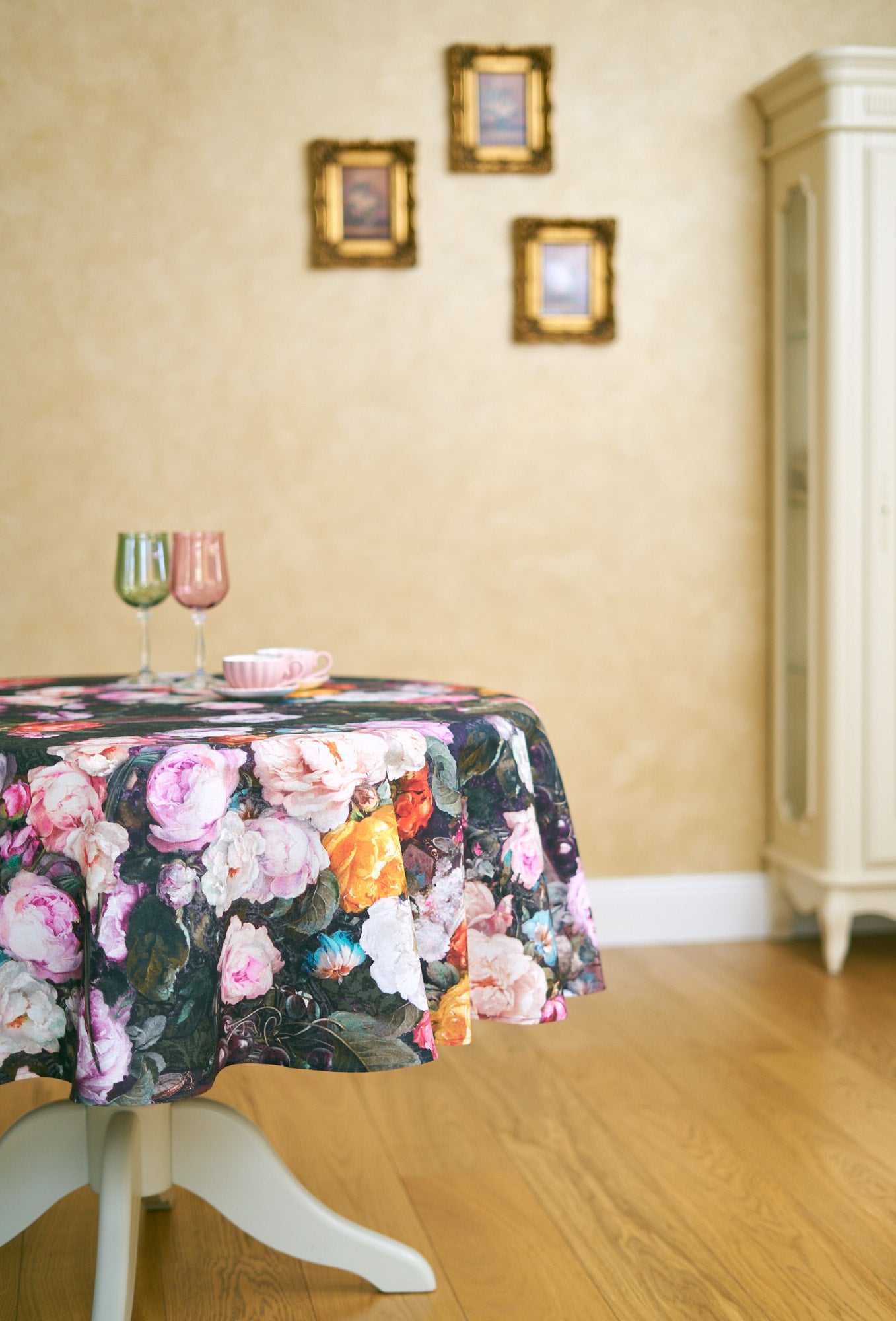 Round Tablecloth, Dark Floral 100% Cotton, Printed | Francine Black