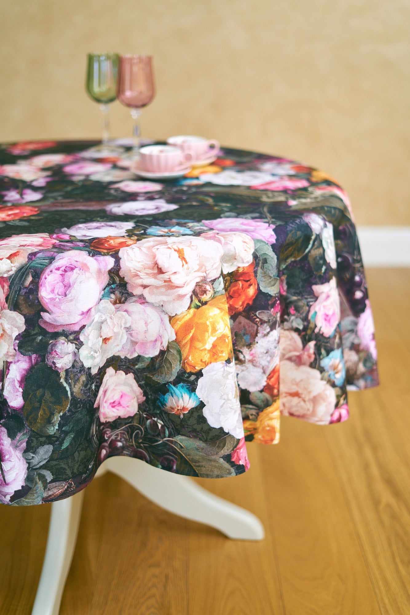 Round Tablecloth, Dark Floral 100% Cotton, Printed | Francine Black