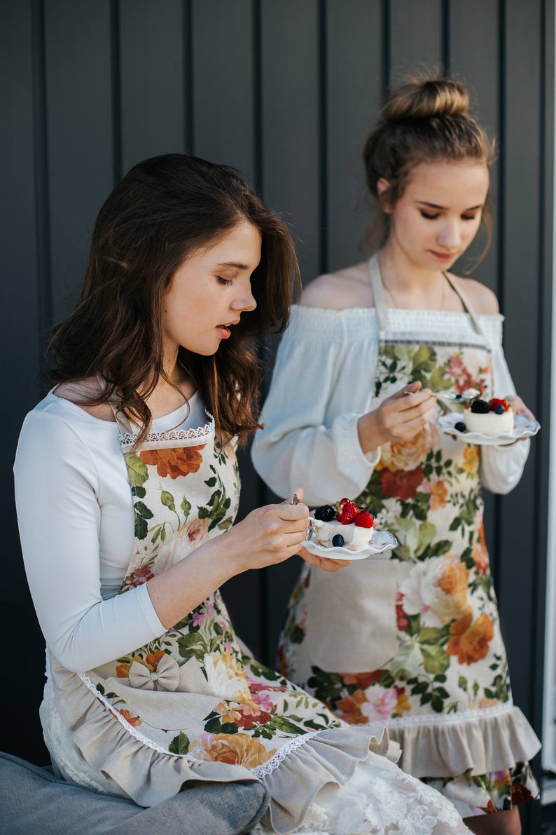 Ladies Apron with Ruffles, Poly-cotton Mix, Printed | Flower Big