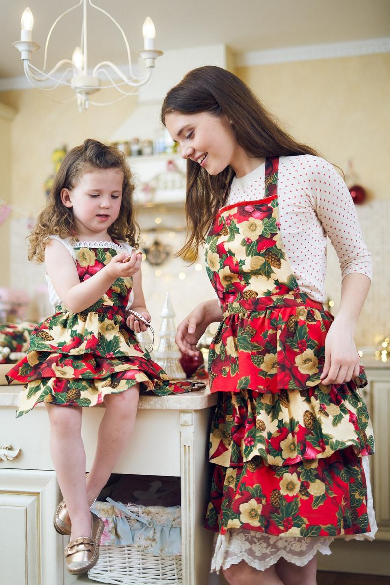 Ladies Winter Apron | Red Christmas flowers