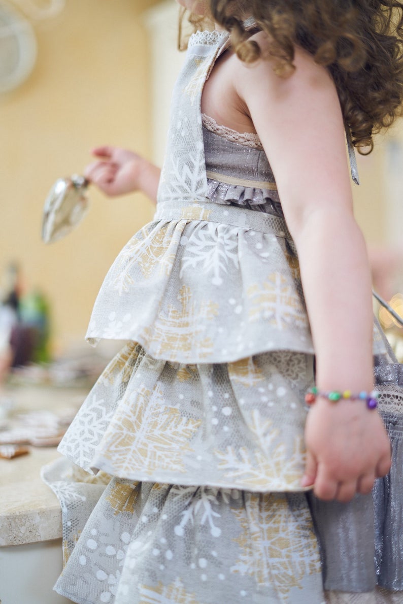 Winter motive kids apron with snowflake print, Cottom-Poly mix | TeaLurex Oro