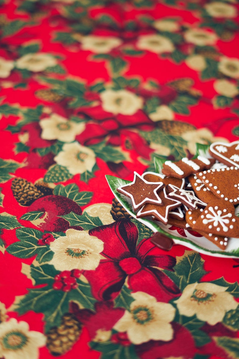 Winter Round Tablecloth| Red Christmas flowers