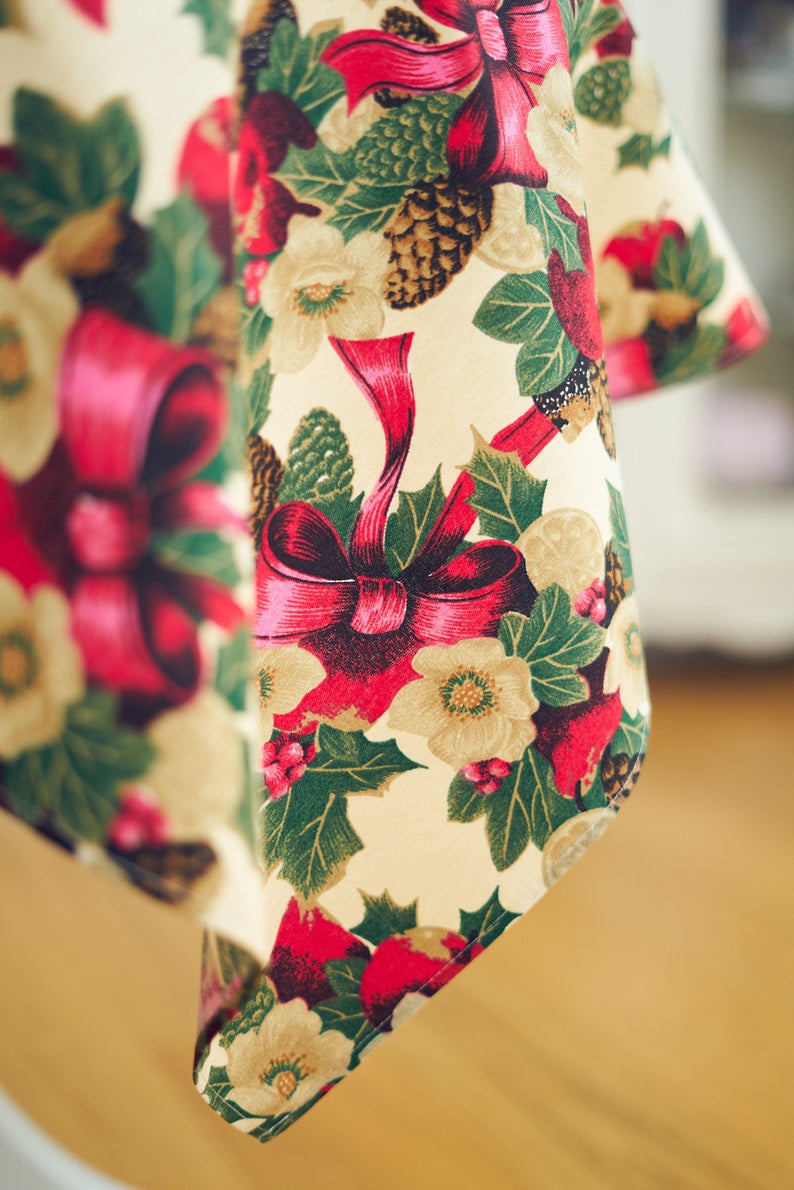 Winter Tablecloth | Beige Christmas flowers