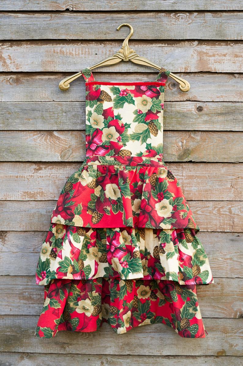 Ladies Winter Apron | Red Christmas flowers