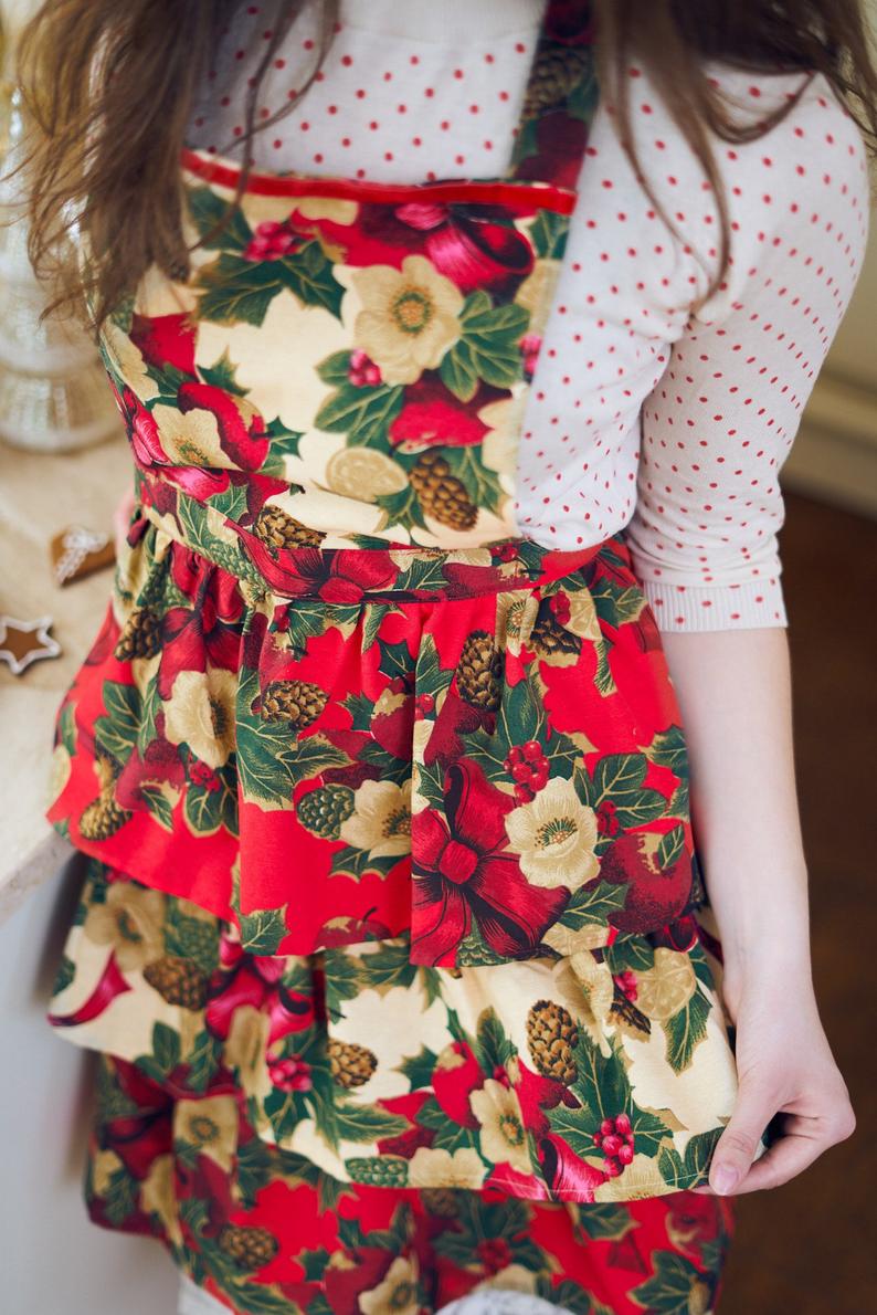 Ladies Winter Apron | Red Christmas flowers