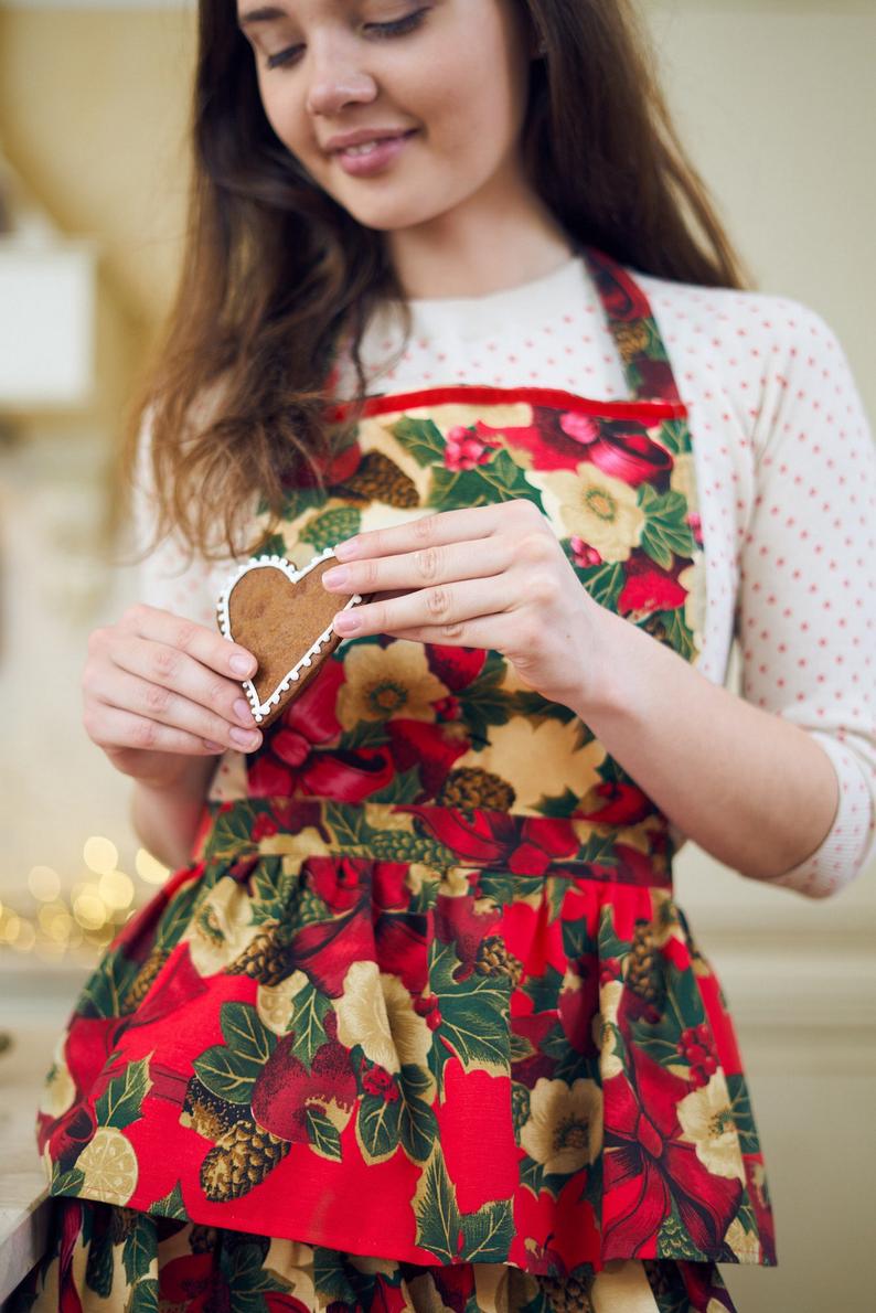 Ladies Winter Apron | Red Christmas flowers