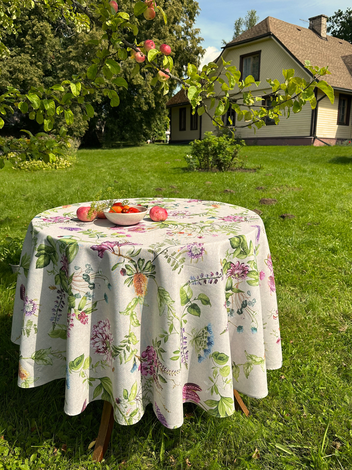 Round Floral Tablecloth, Poly-Cotton Mix, Printed | Botanico