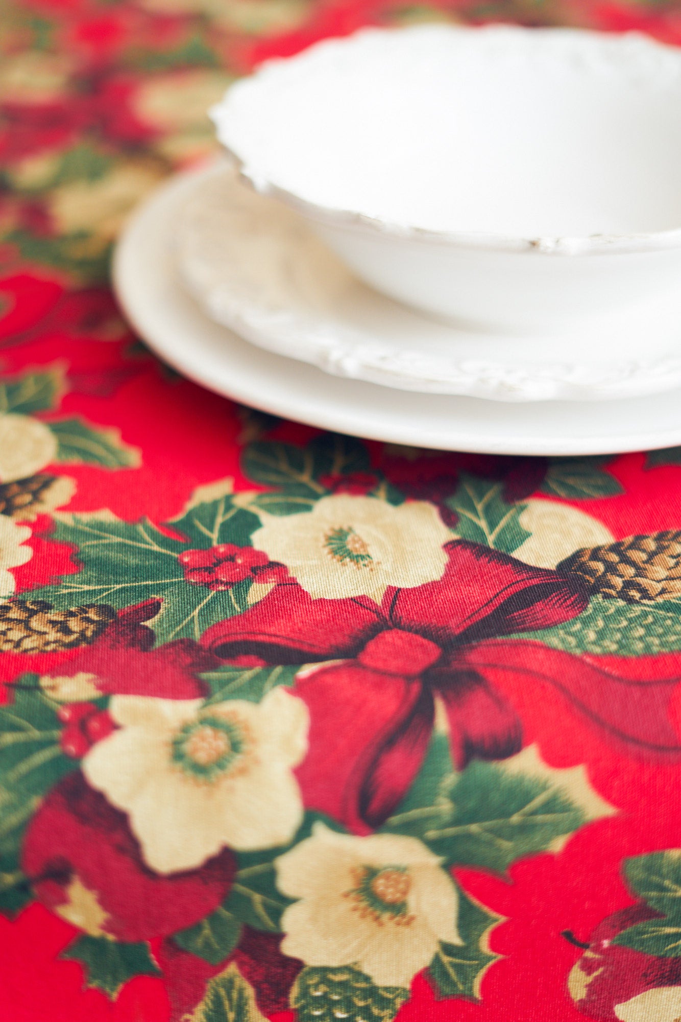 Winter Table runner with Tassels | Red Christmas flowers