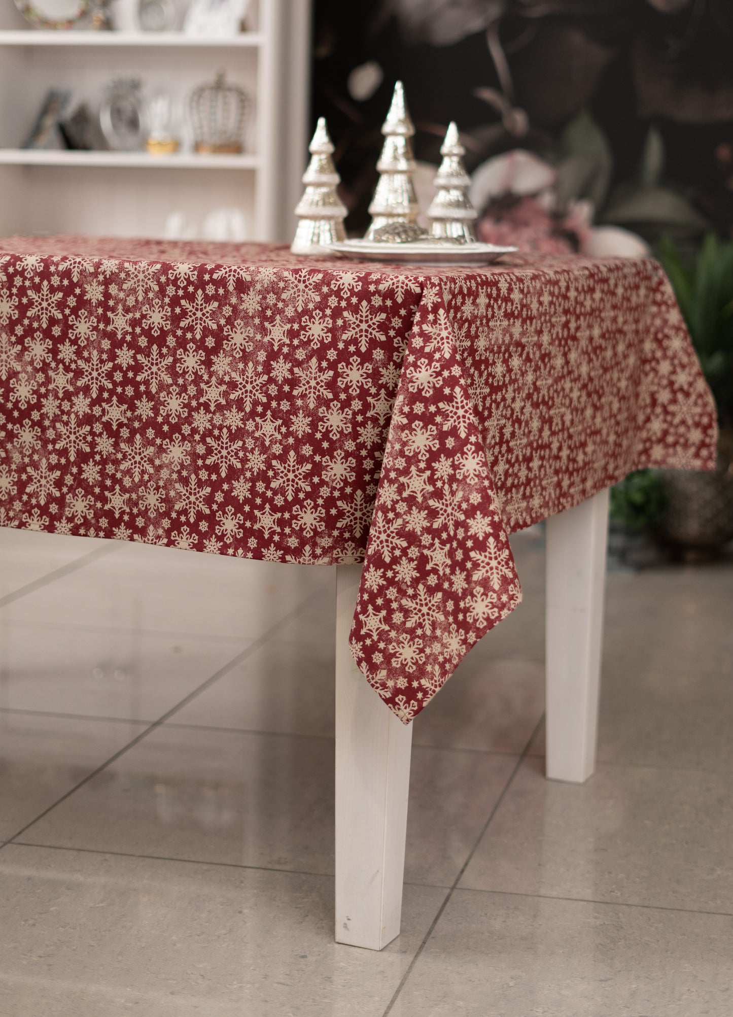 Red Christmas motive tablecloth with snowflake print