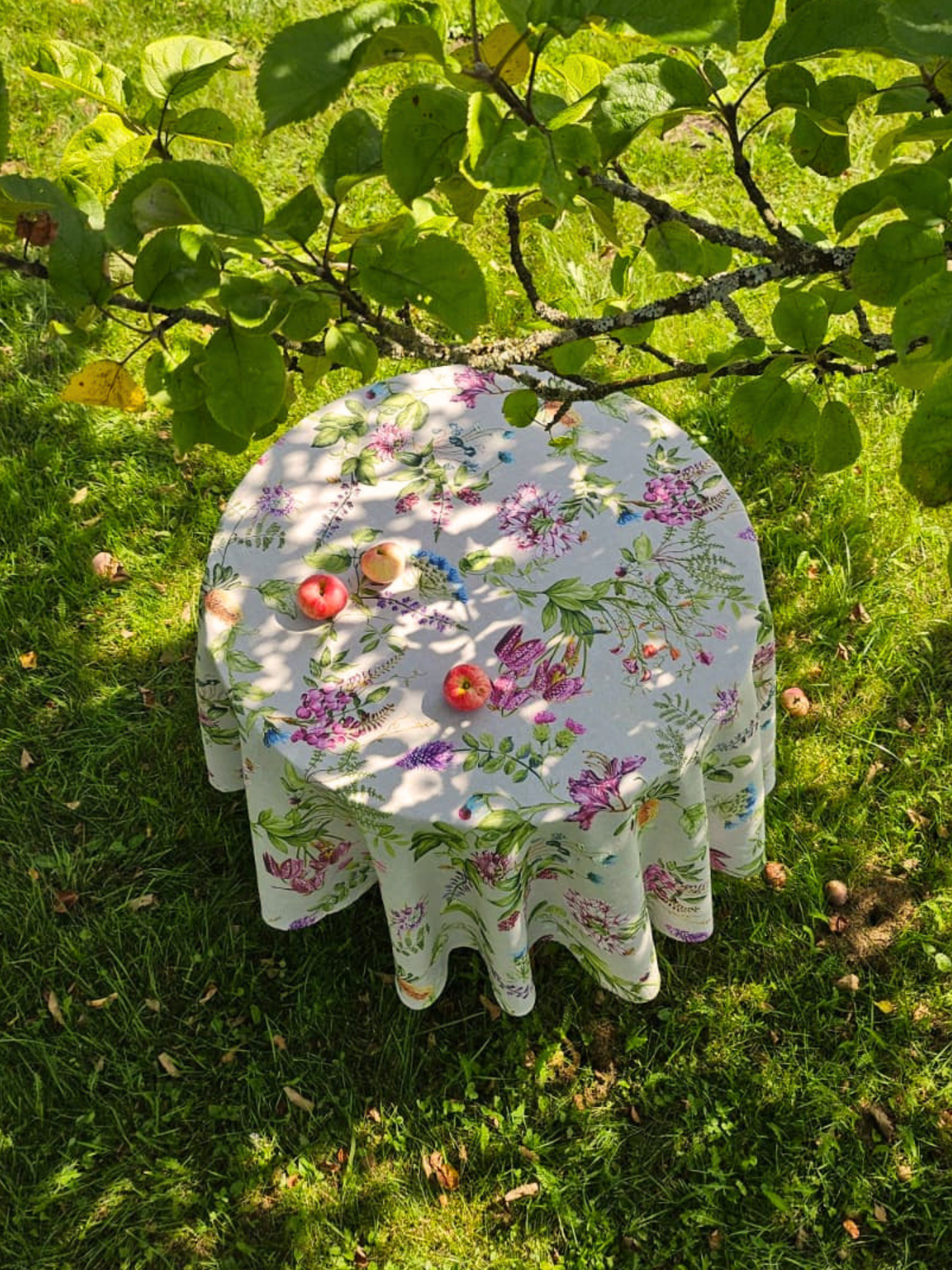 Round Floral Tablecloth, Poly-Cotton Mix, Printed | Botanico