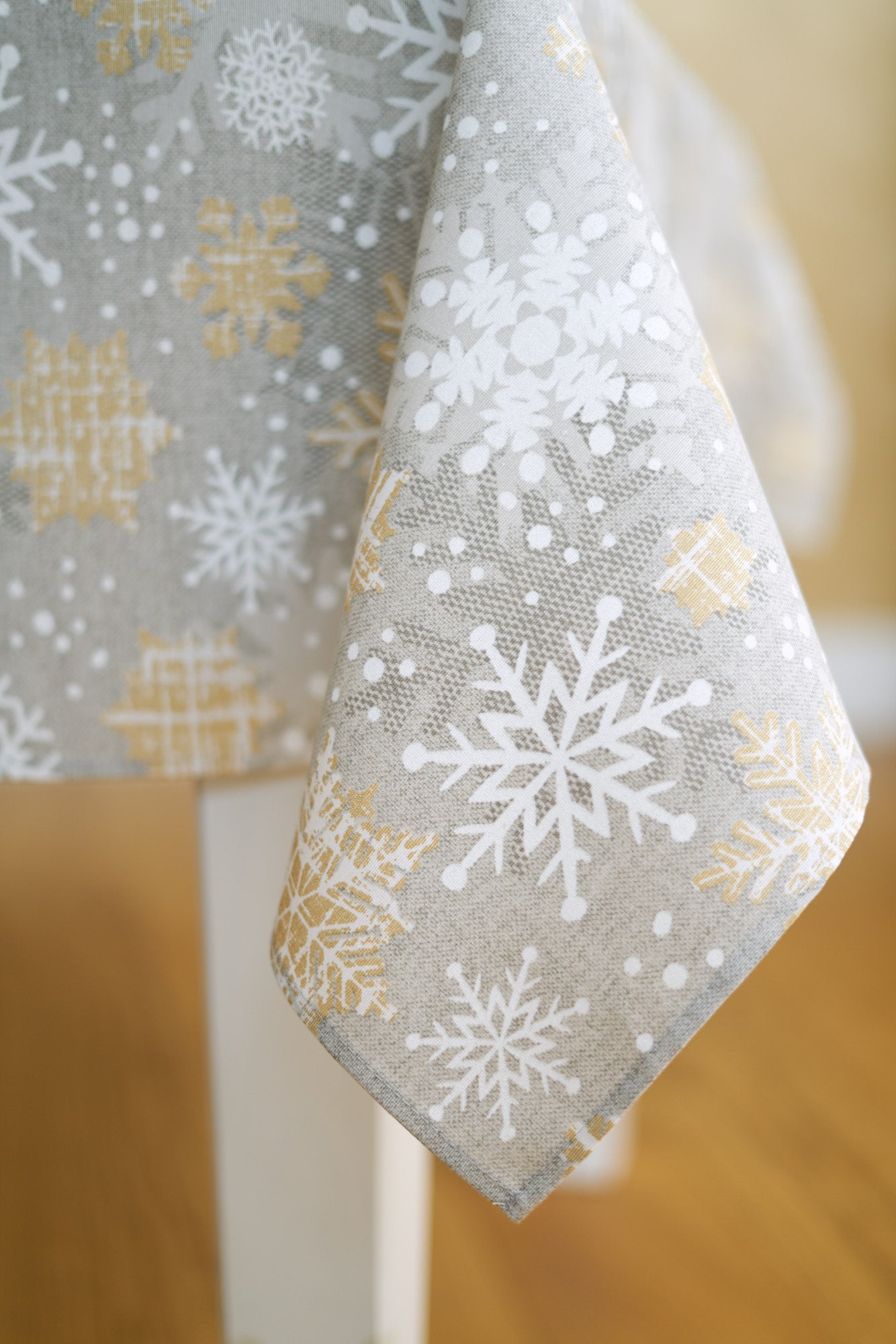 Winter motive Rectangular Tablecloth with snowflake print, Cottom-Poly mix | TeaLurex Oro