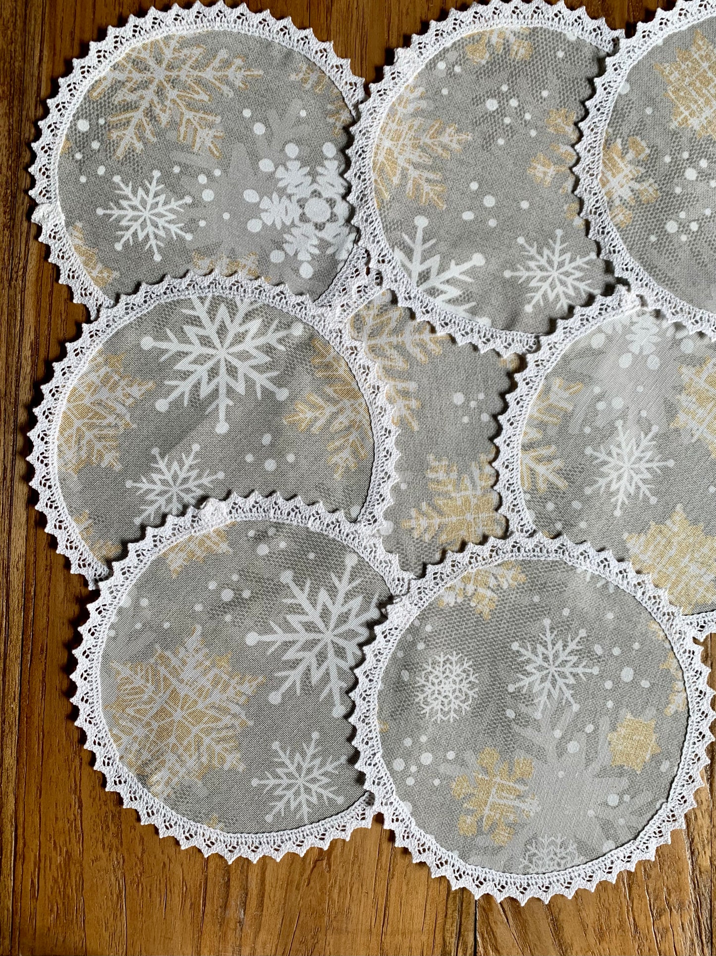 Winter motive Round Placement with snowflake print, Cottom-Poly mix | TeaLurex Oro