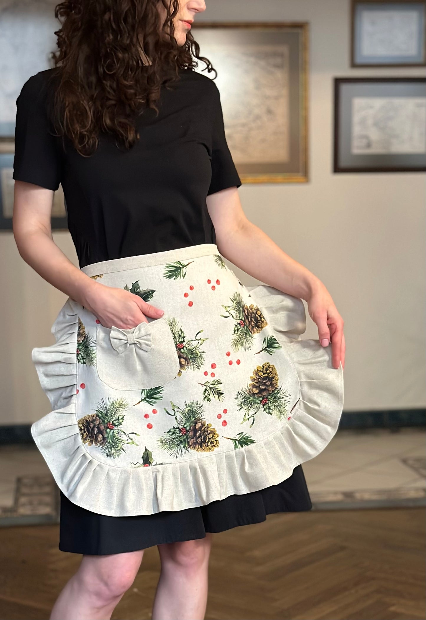 Christmas Ladies Half Apron with beige frill | Golden Pine