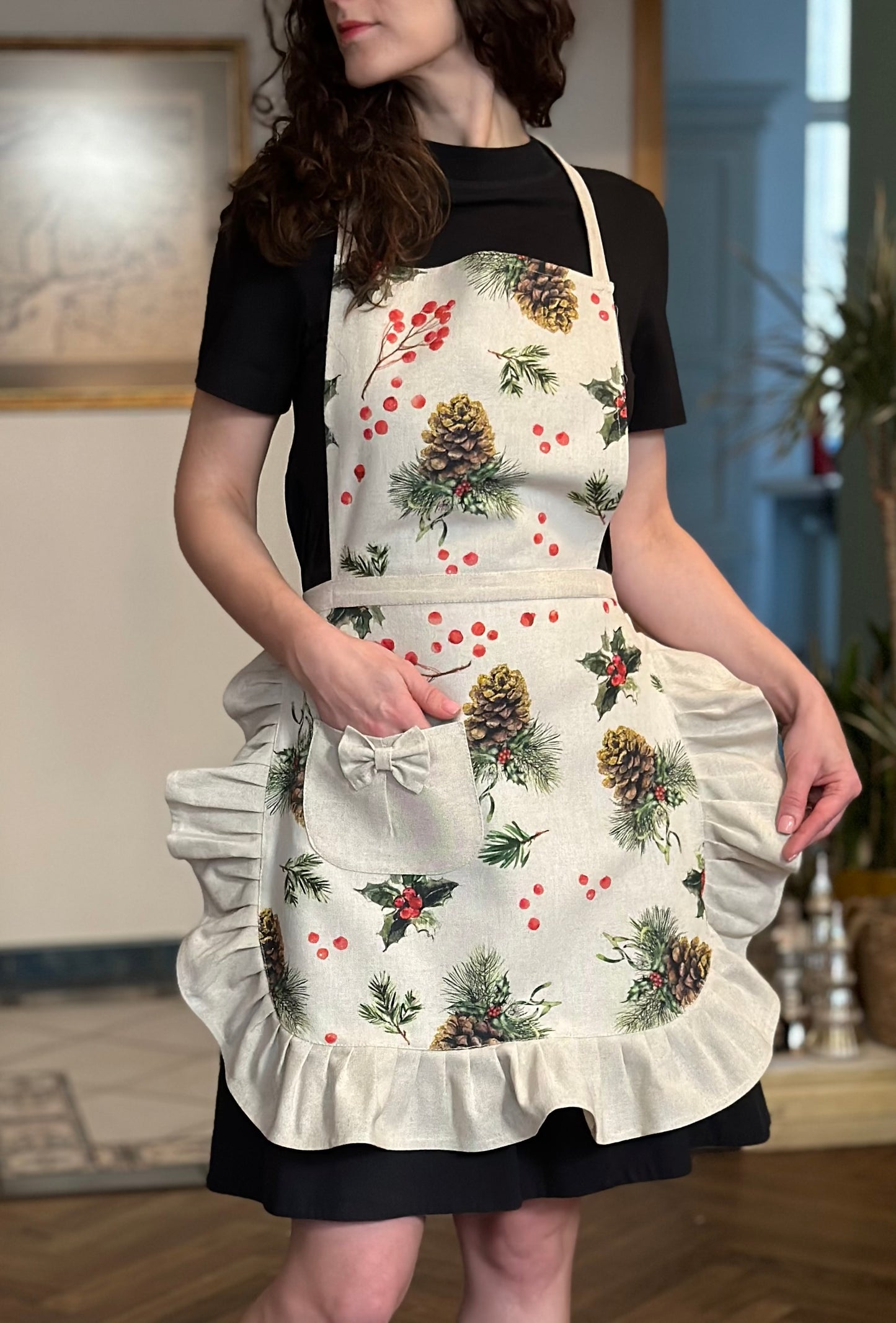 Christmas Apron for Woman with Frill and Pocket | Golden Pine