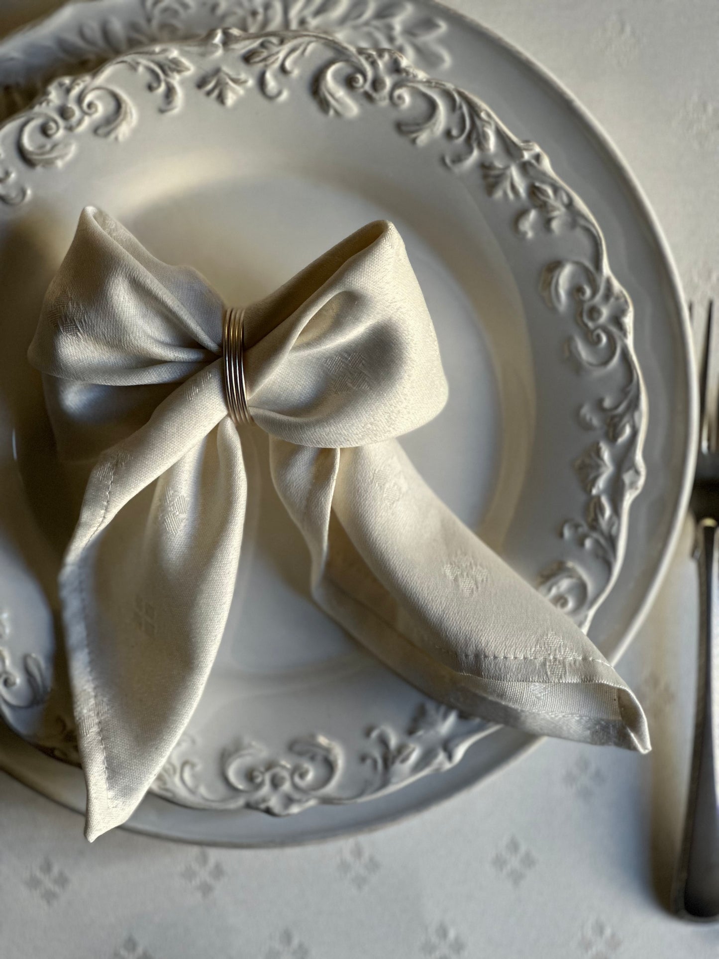 Classic napkin with an ornament | Classic Dinner