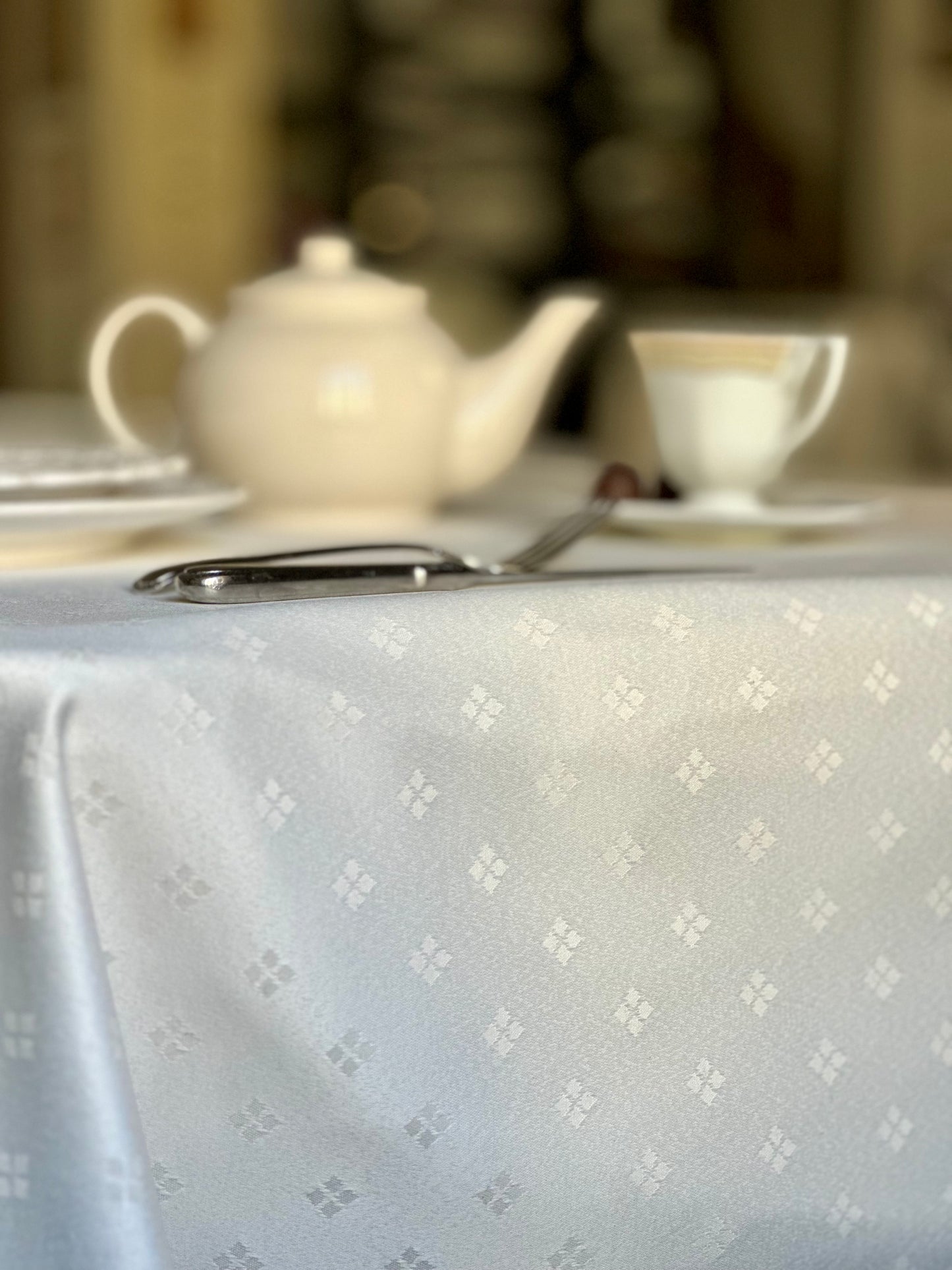 Classic white tablecloth with an ornament, Cotton-Poly mix | Classic Dinner