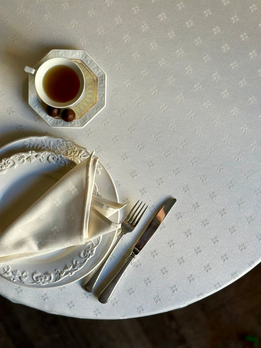 Round Classic white tablecloth with an ornament, Cotton-Poly mix | Classic Dinner