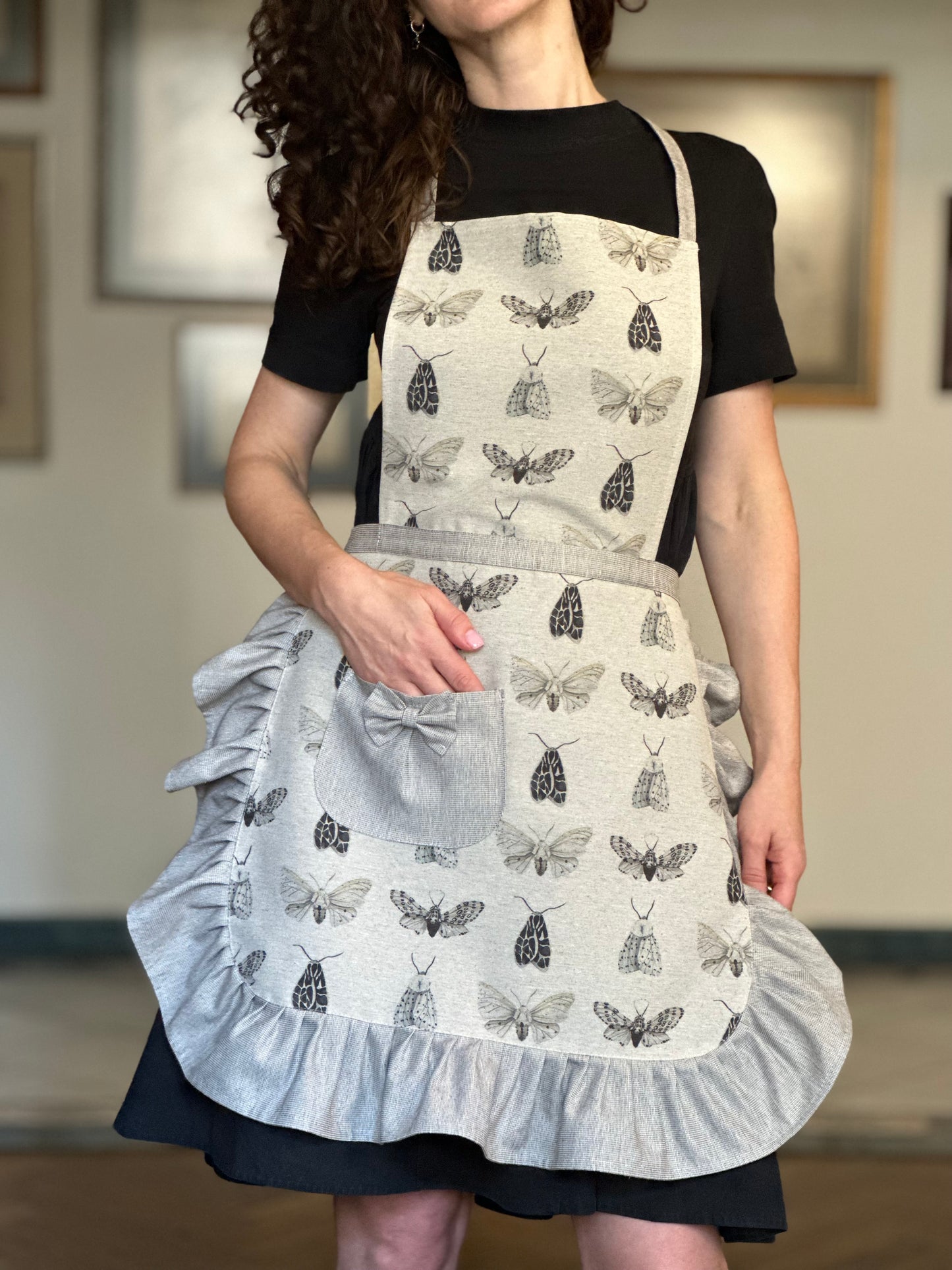 Apron for Woman with Frill and Pocket with squares Frill | Nord Wings