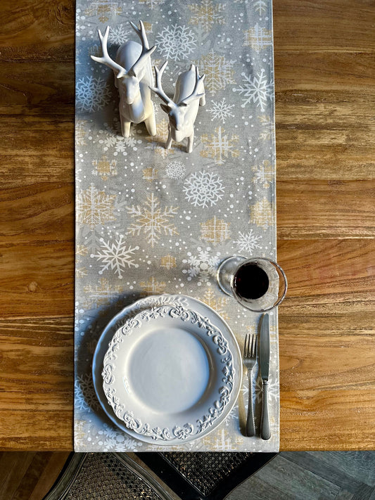 Winter motive Table runner with snowflake print, Cottom-Poly mix | TeaLurex Oro
