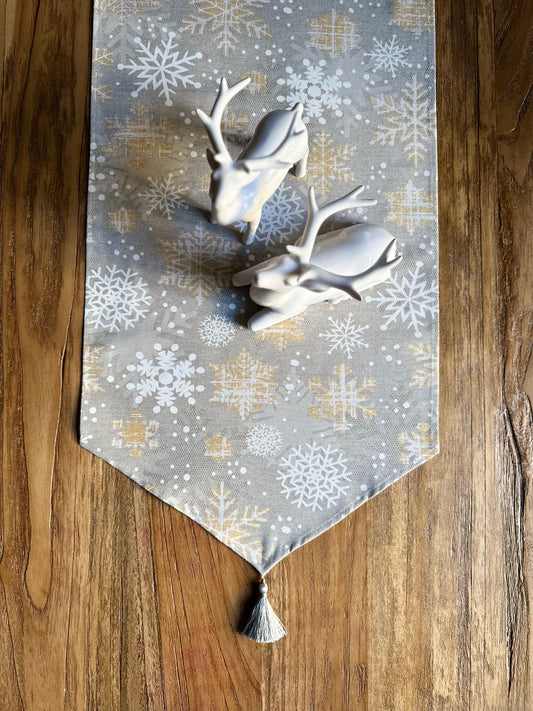 Winter motive Table runner with Tassels with snowflake print, Cottom-Poly mix | TeaLurex Oro