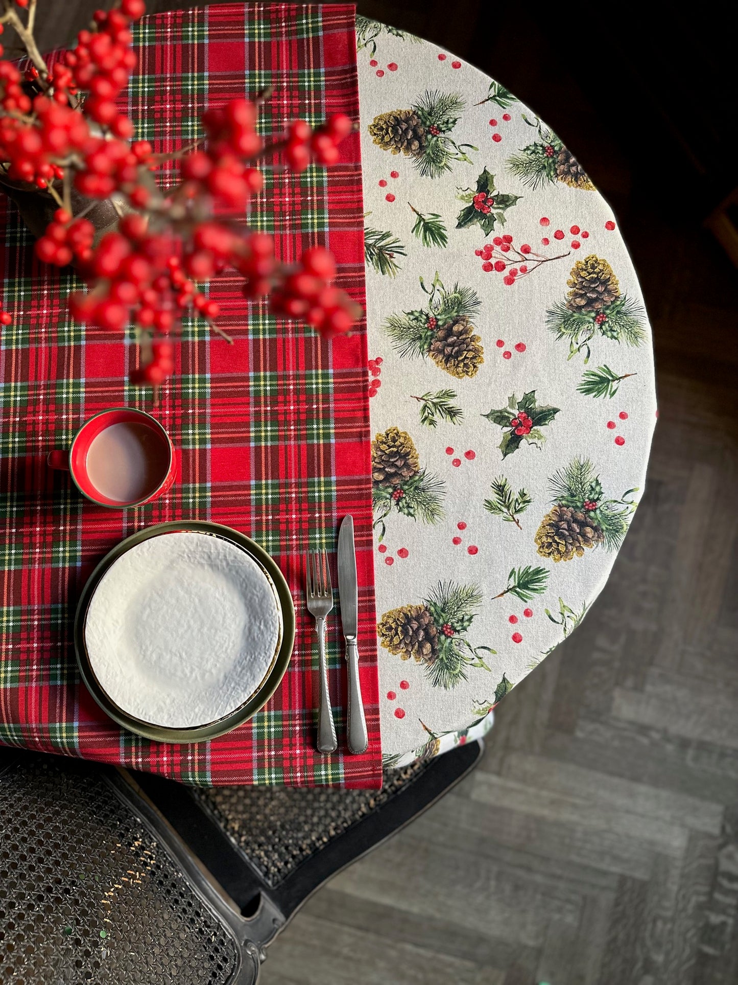 Light Christmas motive Round Tablecloth, Cottom-Linen mix | Golden Pine