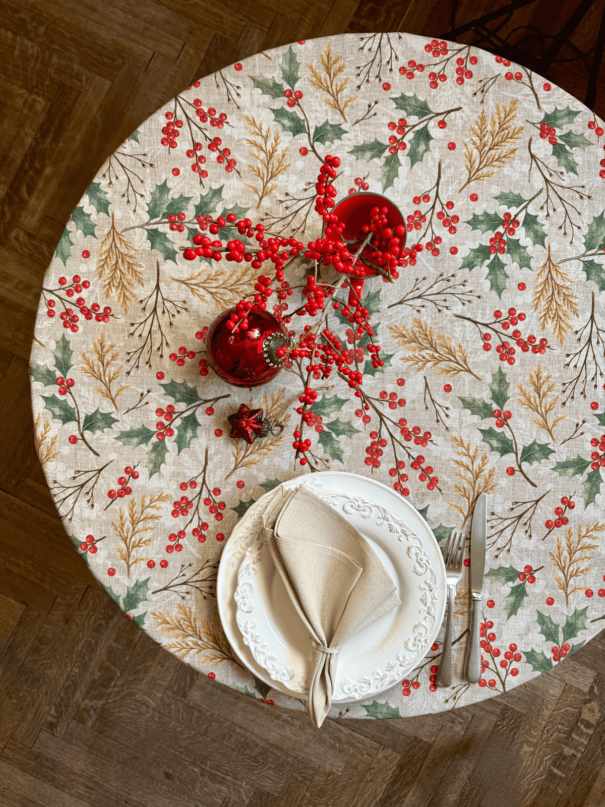 Round Christmas Tablecloth, Cotton Blend Botanical Tablecloth | Winter Berries