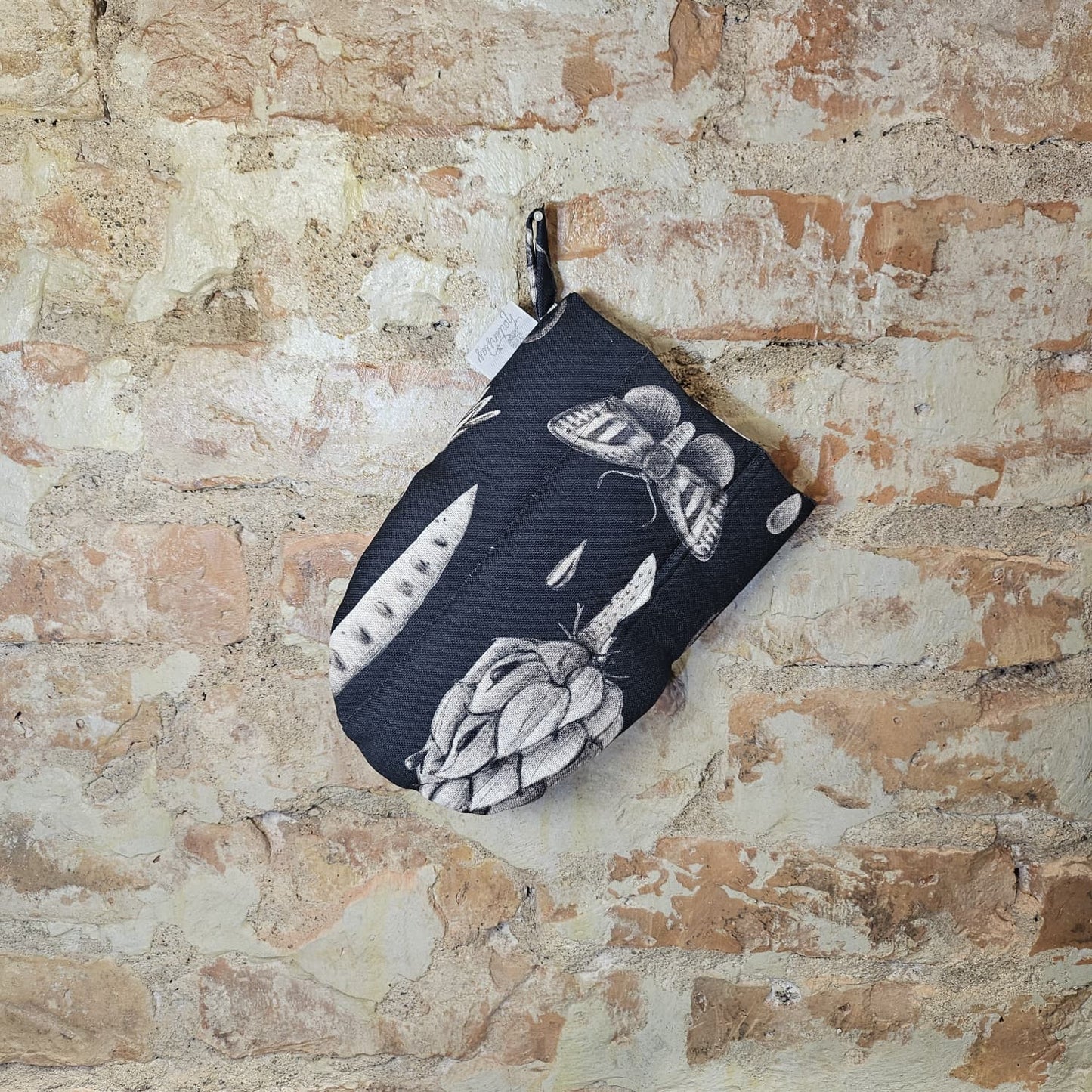Handcrafted Kitchen Oven Mitt | Seeds Carbon