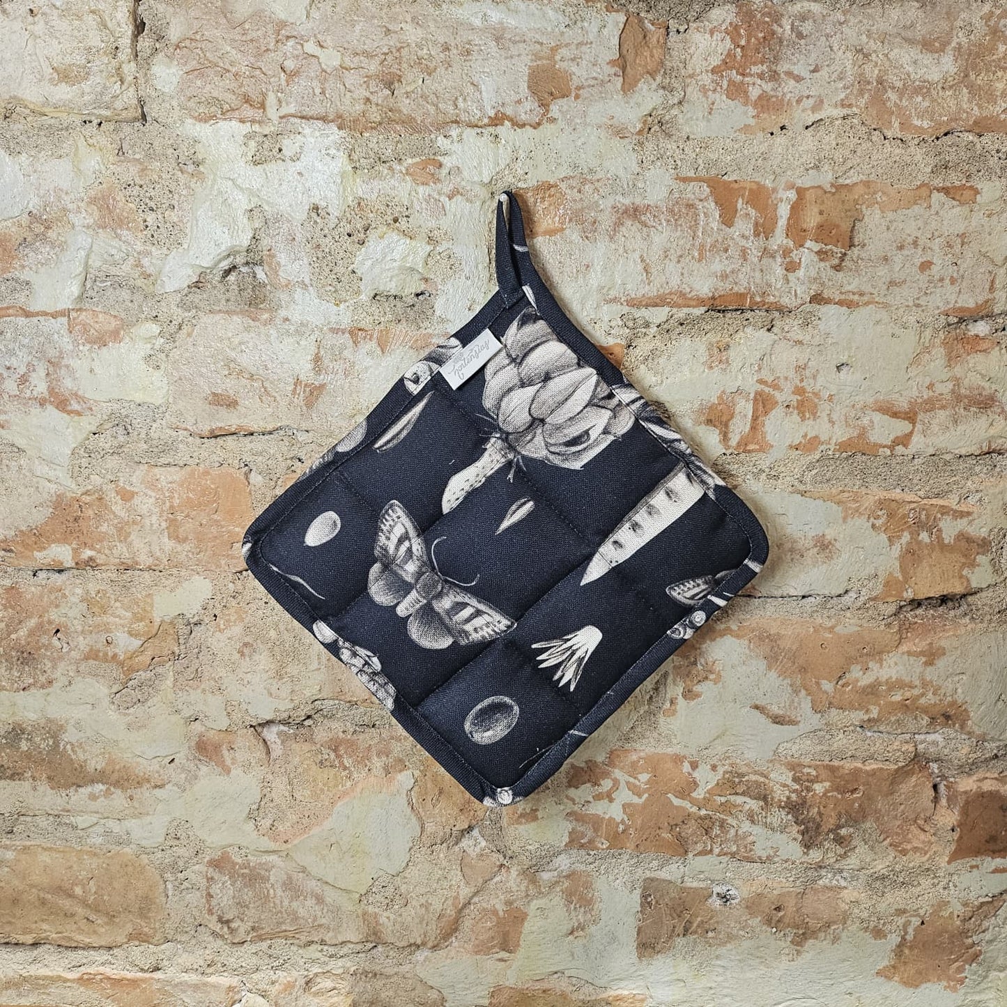 Handcrafted Pot Holder with Pocket | Seeds Carbon