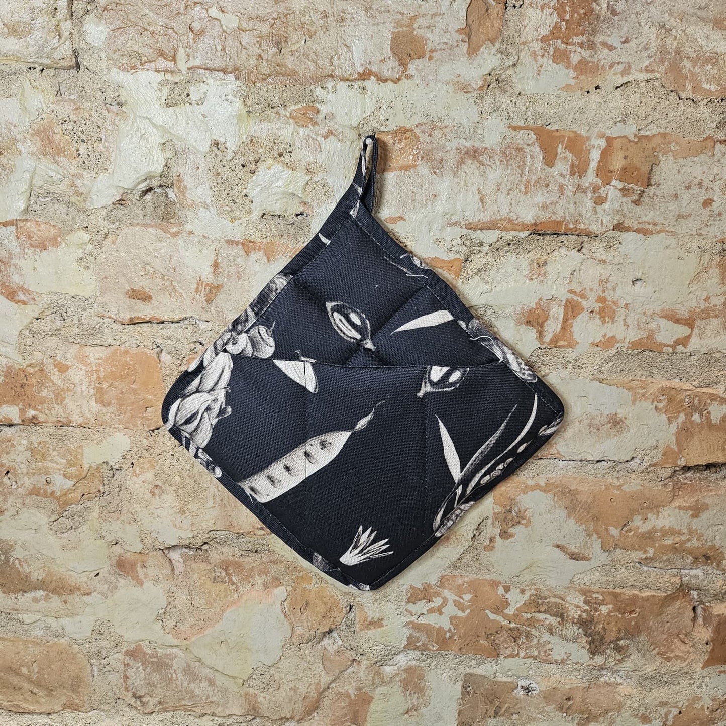 Handcrafted Pot Holder with Pocket | Seeds Carbon